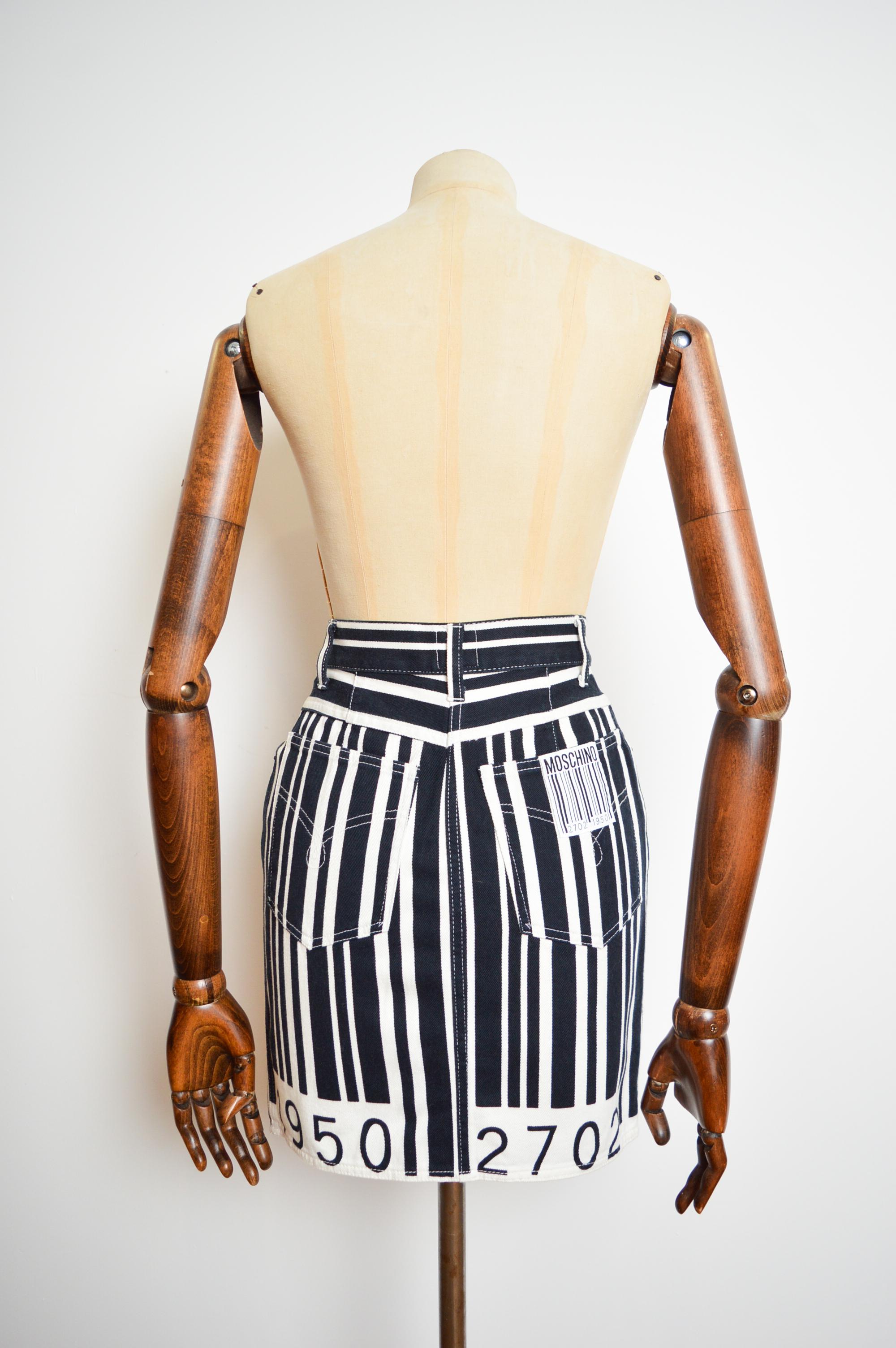 Iconic 1990s Cheap & Chic Franco Moschino Barcode Stripe Denim Pencil Mini Skirt For Sale 8