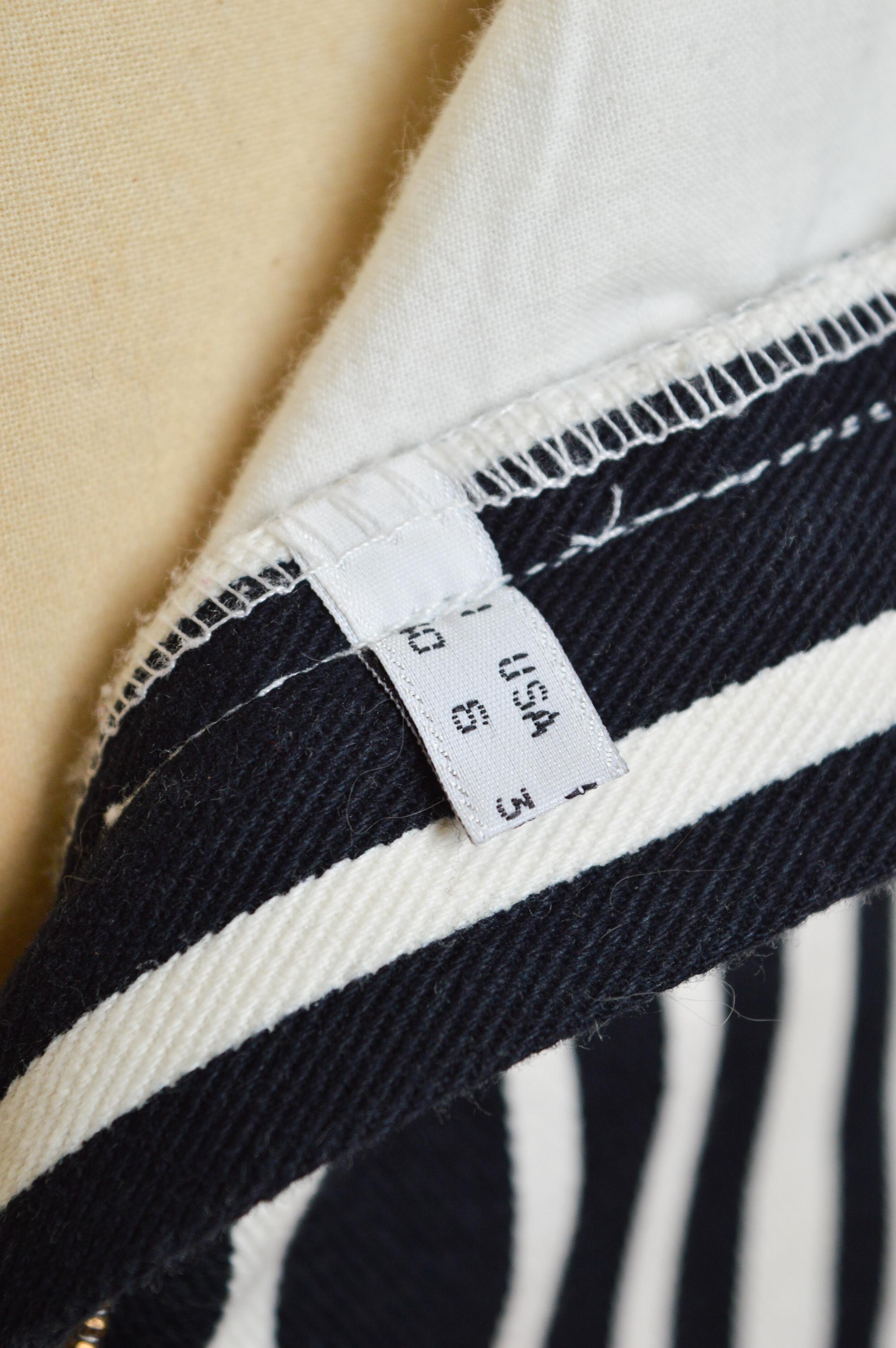 Iconic 1990s Cheap & Chic Franco Moschino Barcode Stripe Denim Pencil Mini Skirt For Sale 11