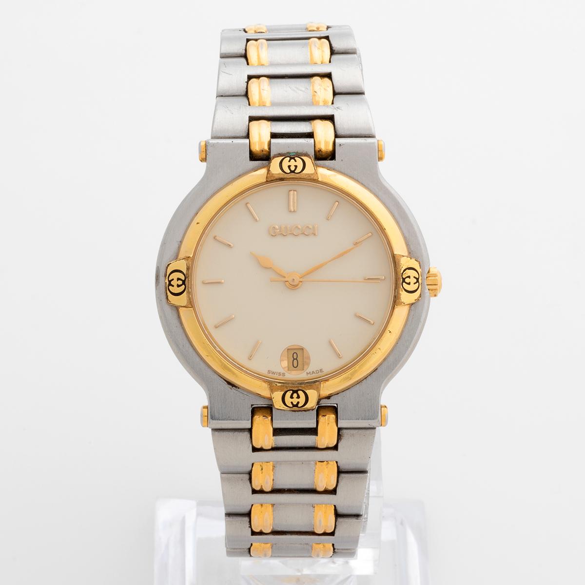 An icon of the 1990s, Gucci's 9000 range was an instant success. Our Gucci reference 9000M is the largest model, with 32mm case of stainless steel and gold plated with attractive white dial, and stainless steel and gold plated bracelet with GG