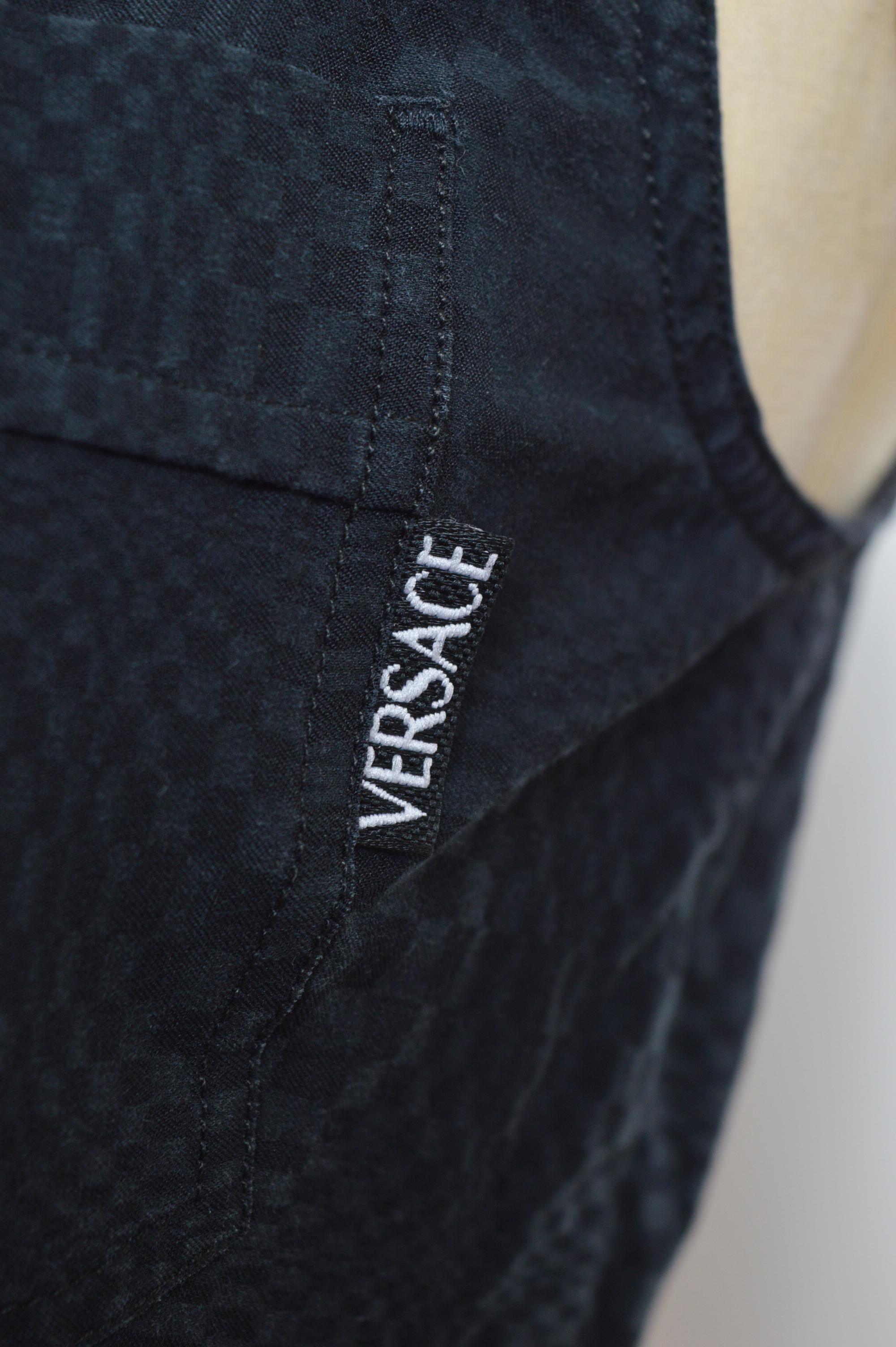 Iconic 1990s Versace Jeans Couture Black Zip up Crop Top in Black Psychedelic In Good Condition For Sale In Sheffield, GB