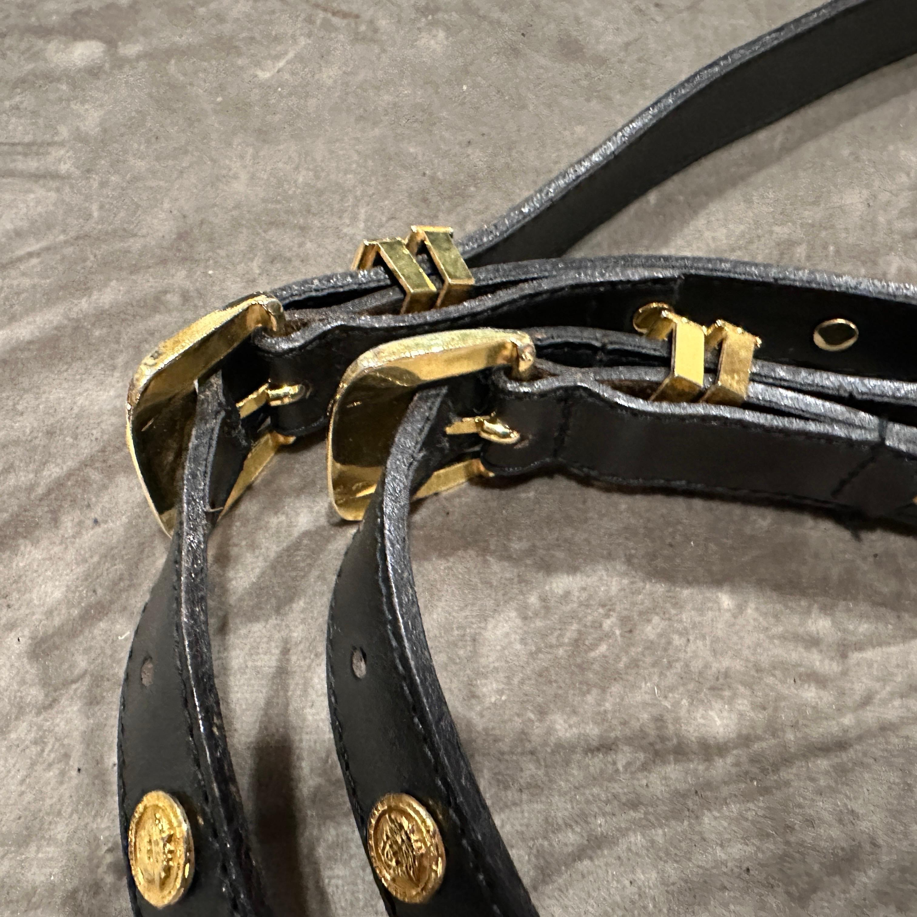 De las mujeres Icónico cinturón de Medusa de cuero negro y latón Bondage Gianni Versace de 1992