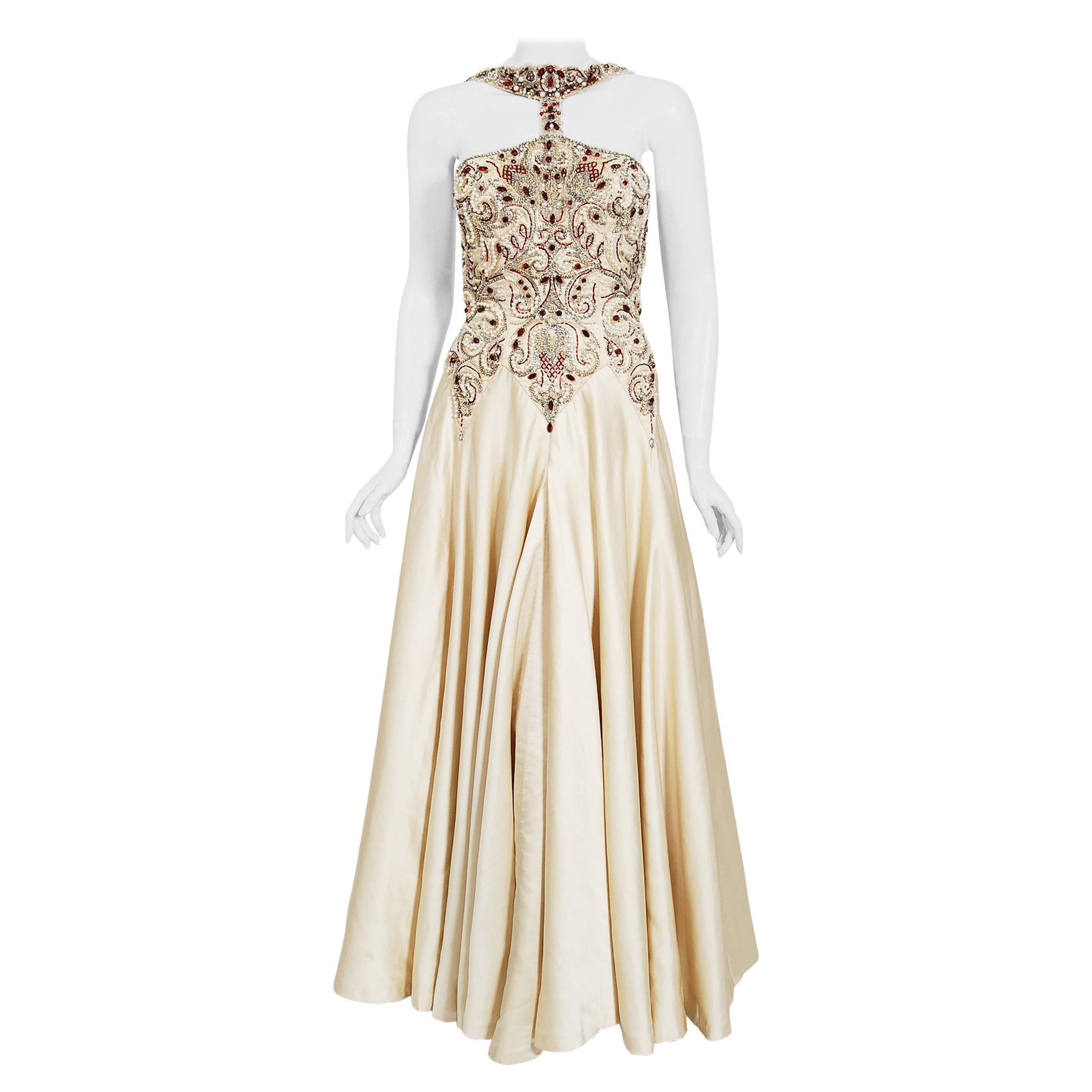 Ikonisches 1996 Madonna 'Evita' Film-Worn Perlenbesetztes elfenbeinfarbenes Couture Archivkleid aus Seide aus Seide im Angebot