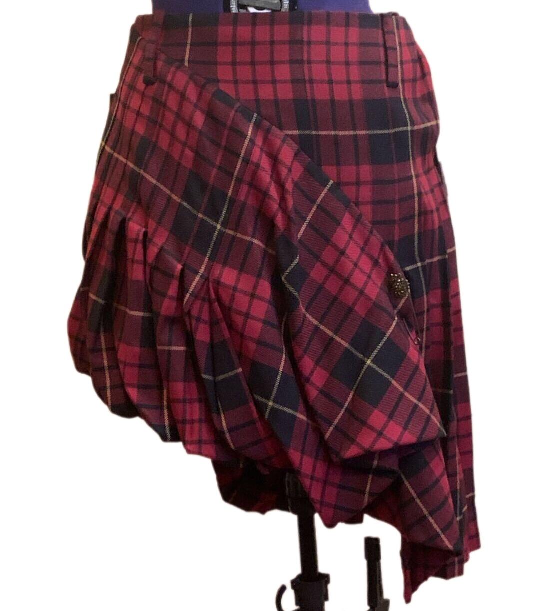 Iconic 2006 Look#27 Alexander McQueen Tartan Print Wool Skirt with Pin
Highly collectible. Museum grade! 
Size: IT - 44, US - 8
Made in Italy
Excellent condition

New with tags