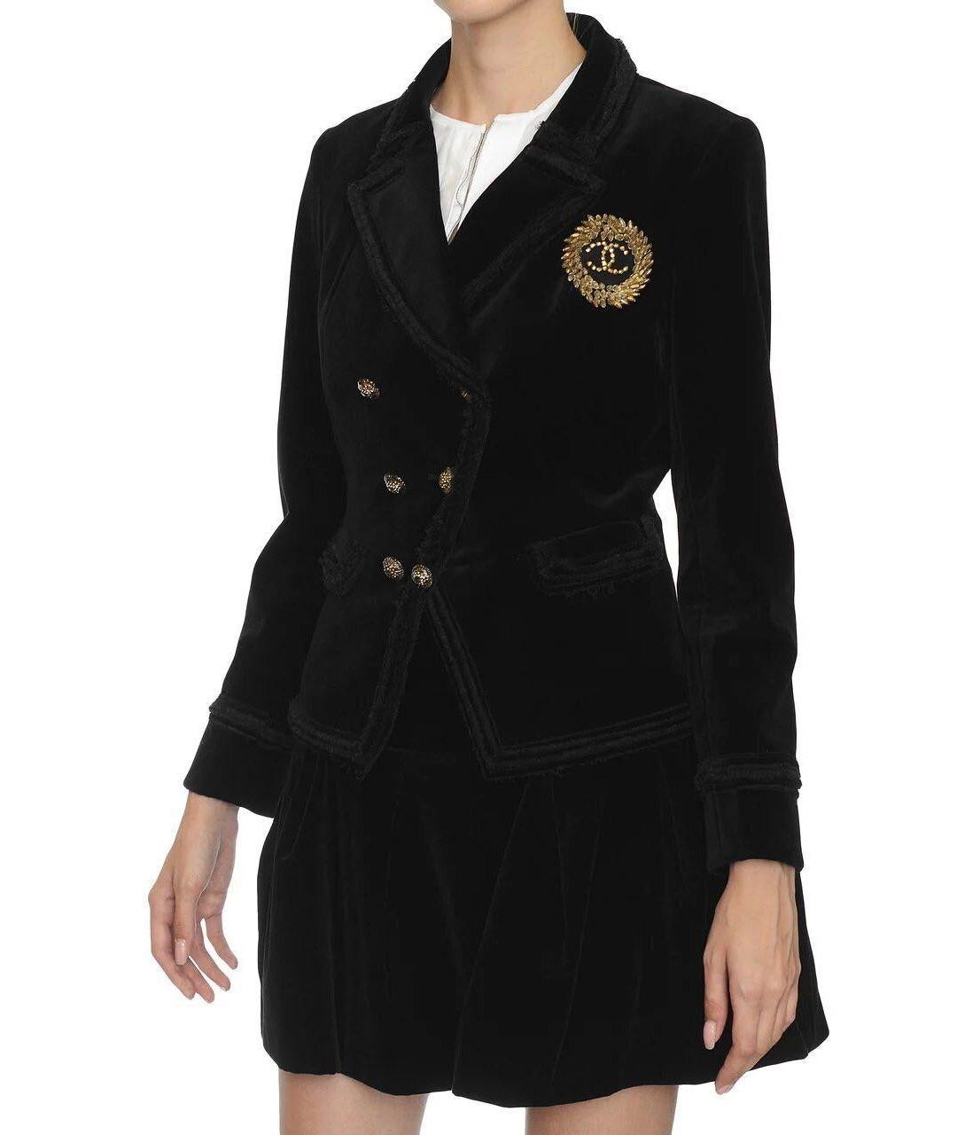 Iconic 2010 velvet Chanel blazer jacket with a beaded 