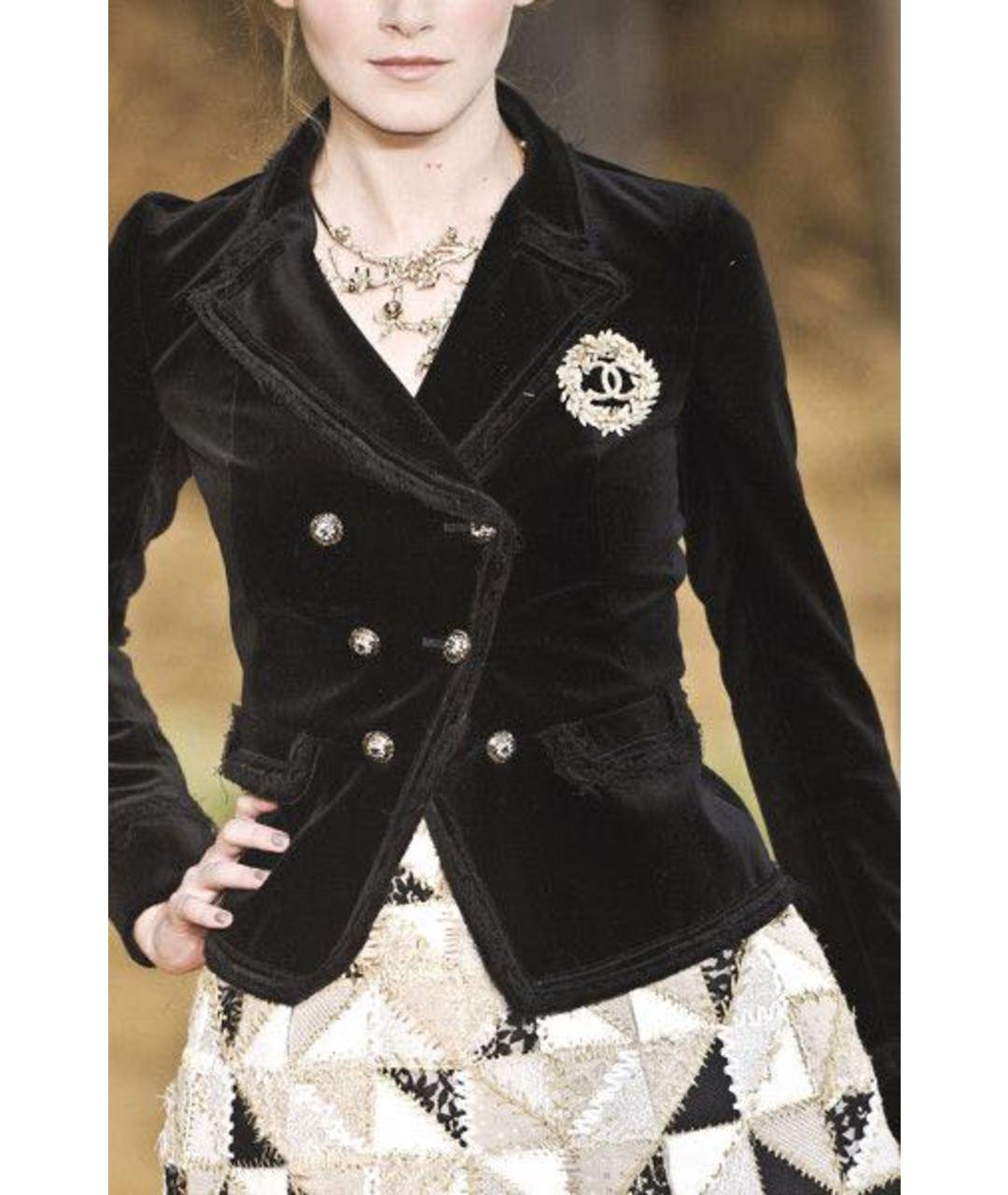 Iconic 2010 black velvet Chanel blazer  1