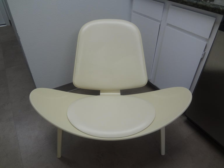 Iconic 20th Century Hans Wegner Cream Lacquer And Leather Shell Chair. This Stunning Hans Wegner Designed Shell Lounge Chair Manufactured By Carl Hansen And Son, Denmark Has Been Professionally Upholstered In New Cream Colored Leather. It Retains