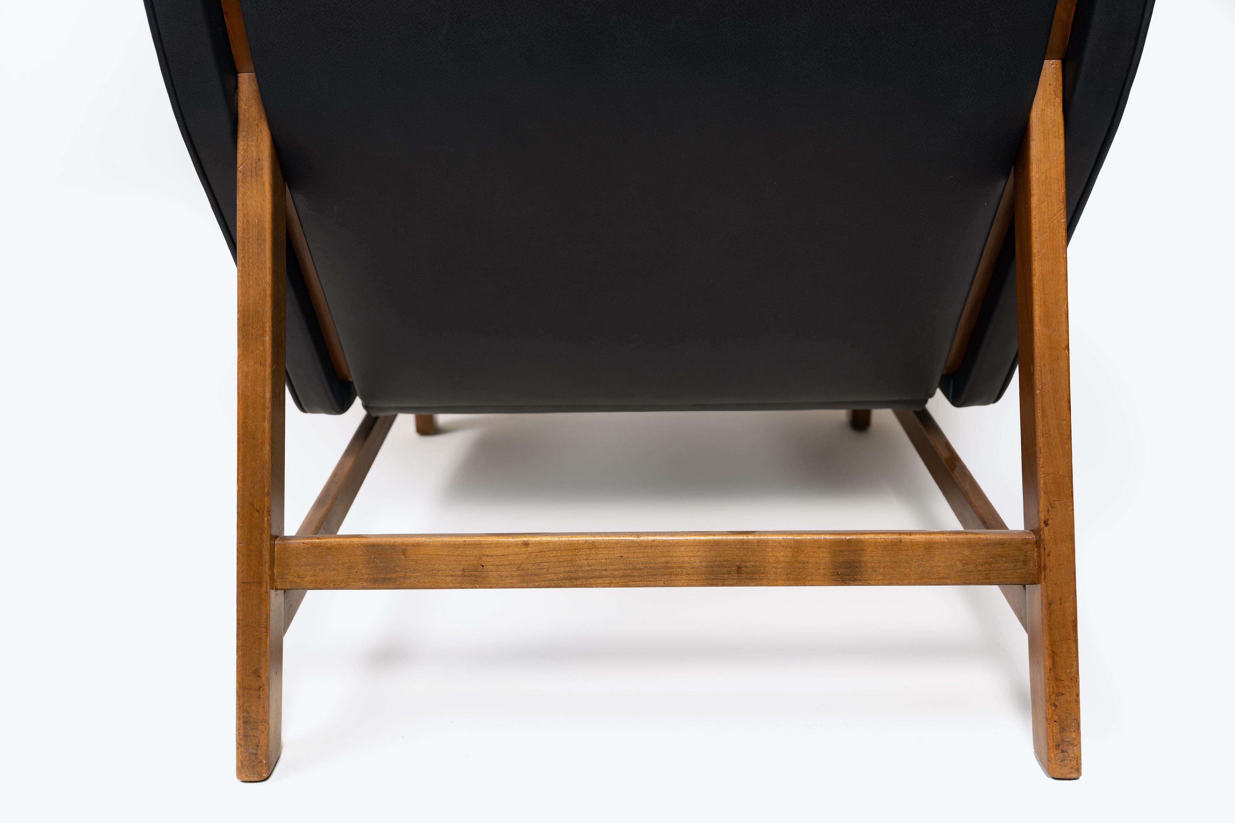 Iconic 877 Wingback Armchair by Gianfranco Frattini for Cassina 1959 For Sale 10