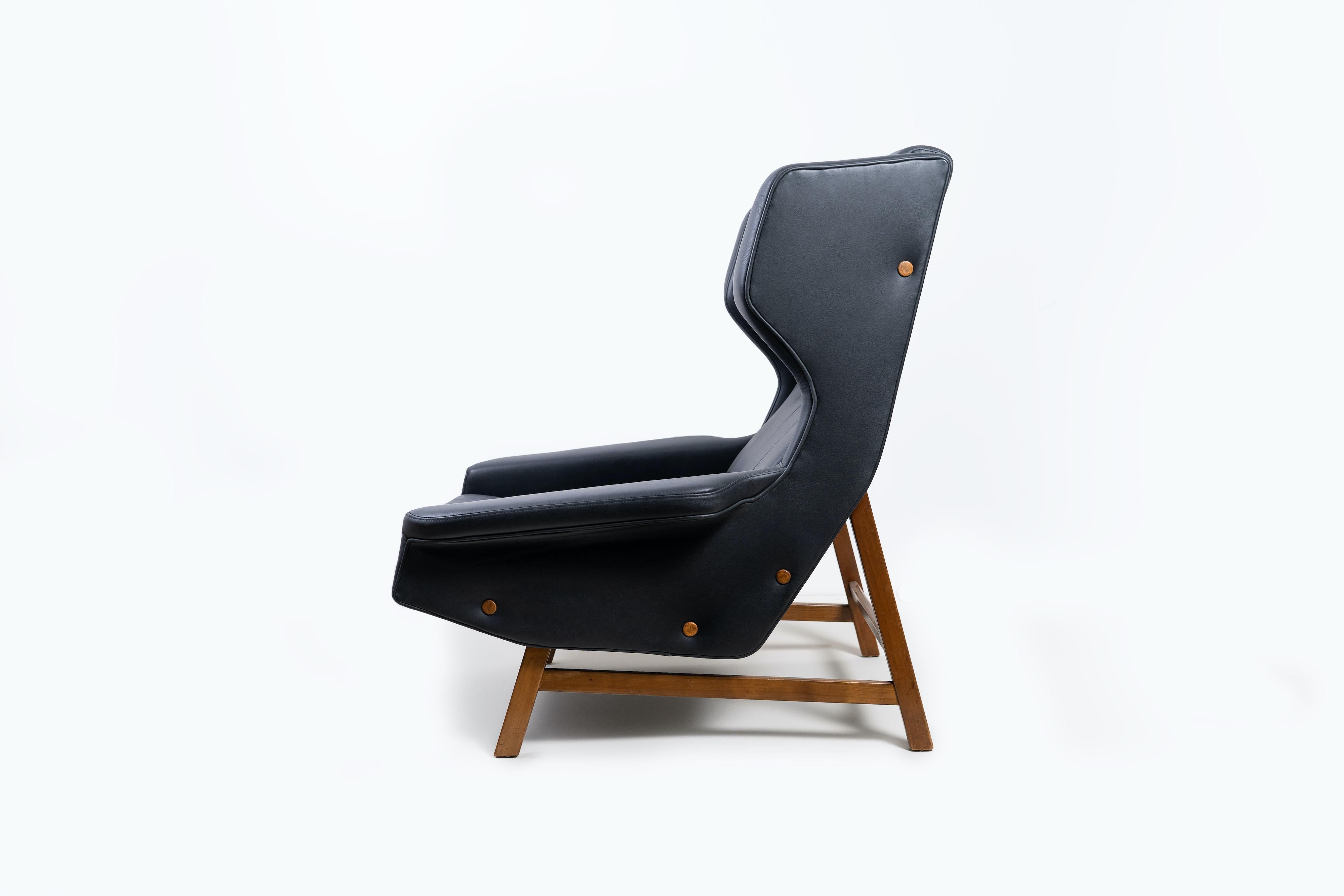 Mid-Century Modern Iconic 877 Wingback Armchair by Gianfranco Frattini for Cassina 1959 For Sale