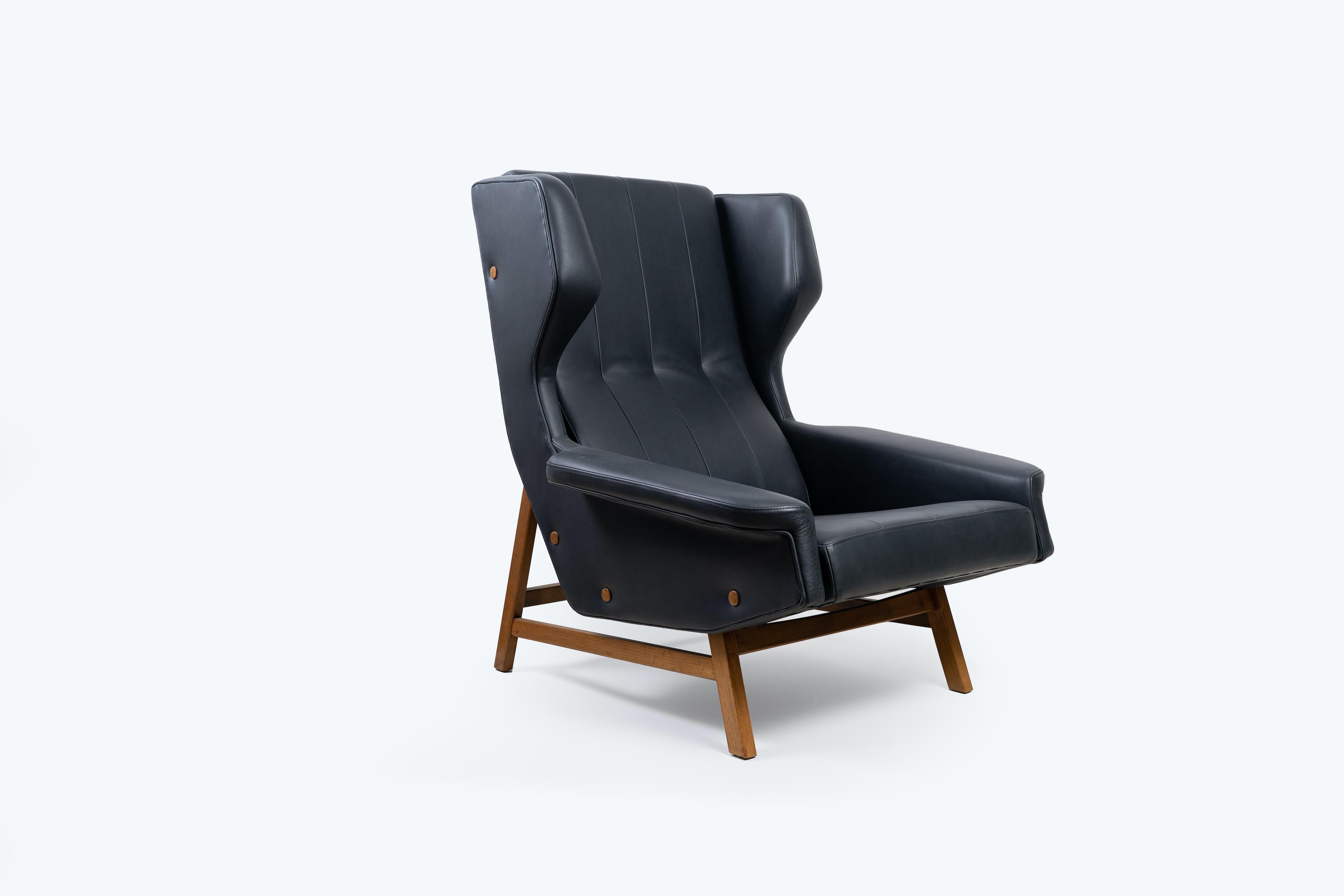 Leather Iconic 877 Wingback Armchair by Gianfranco Frattini for Cassina 1959 For Sale