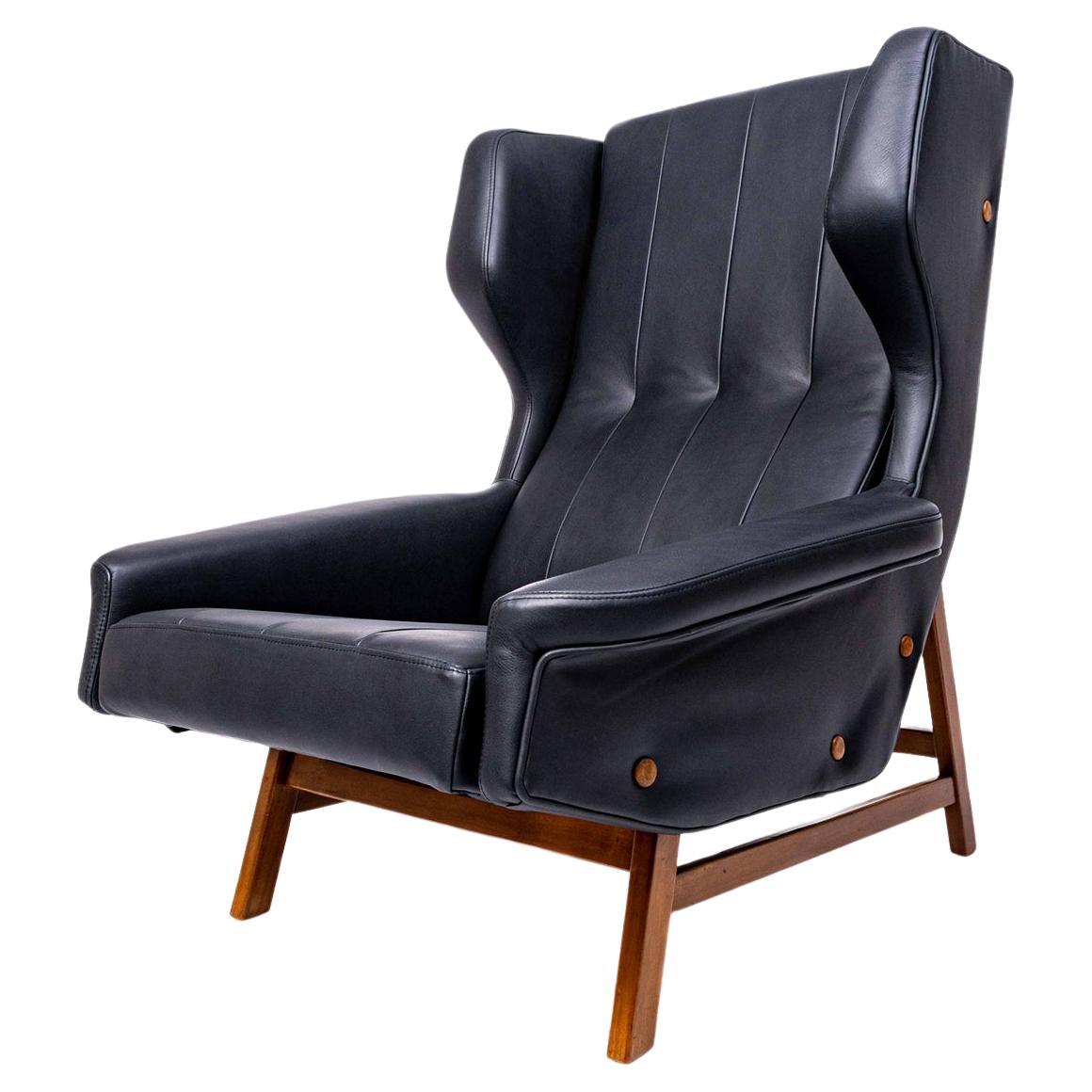 Iconic 877 Wingback Armchair by Gianfranco Frattini for Cassina 1959 For Sale
