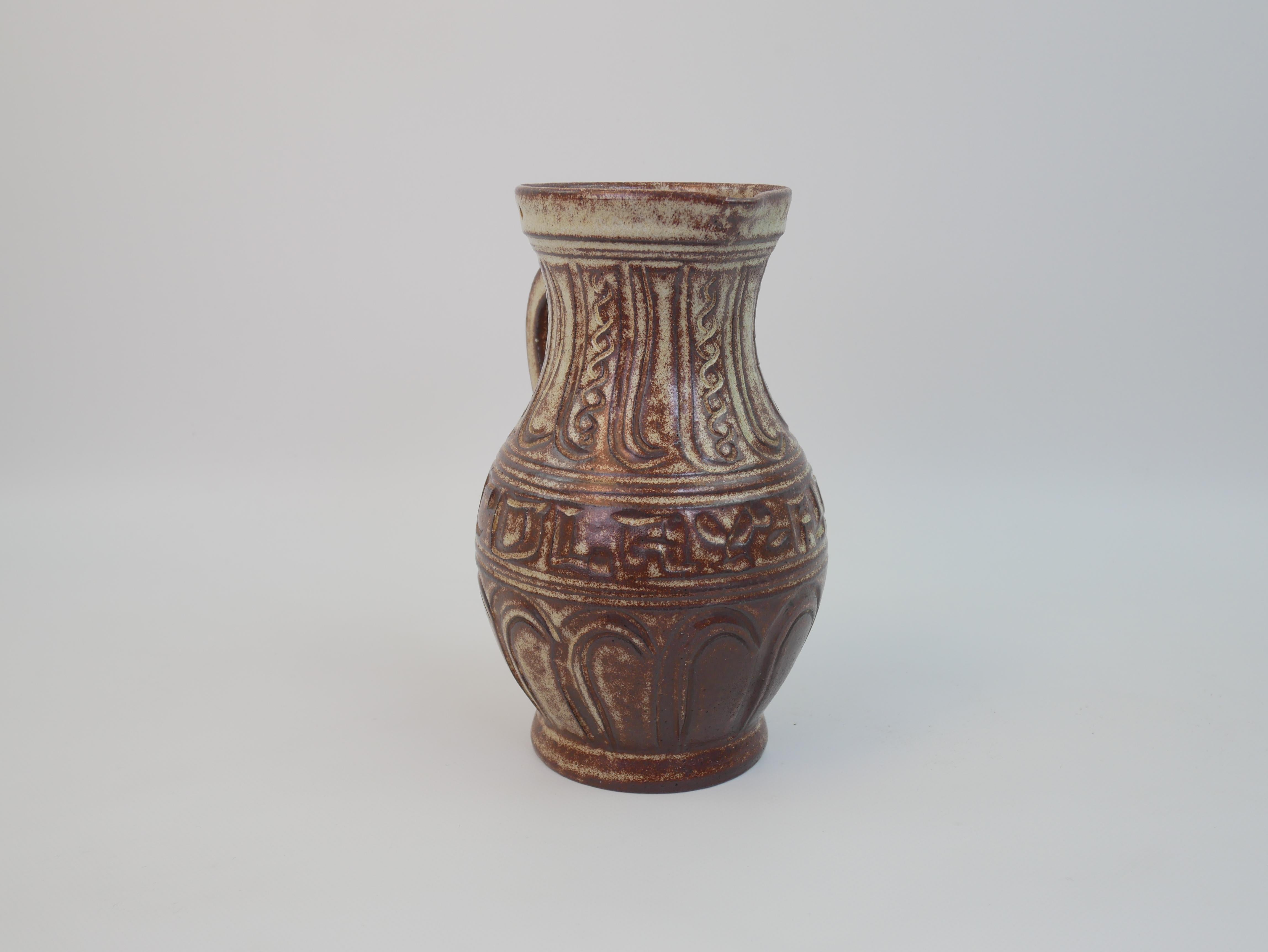Jarra icónica de cerámica Accolay circa 1960 Moderno de mediados de siglo en venta