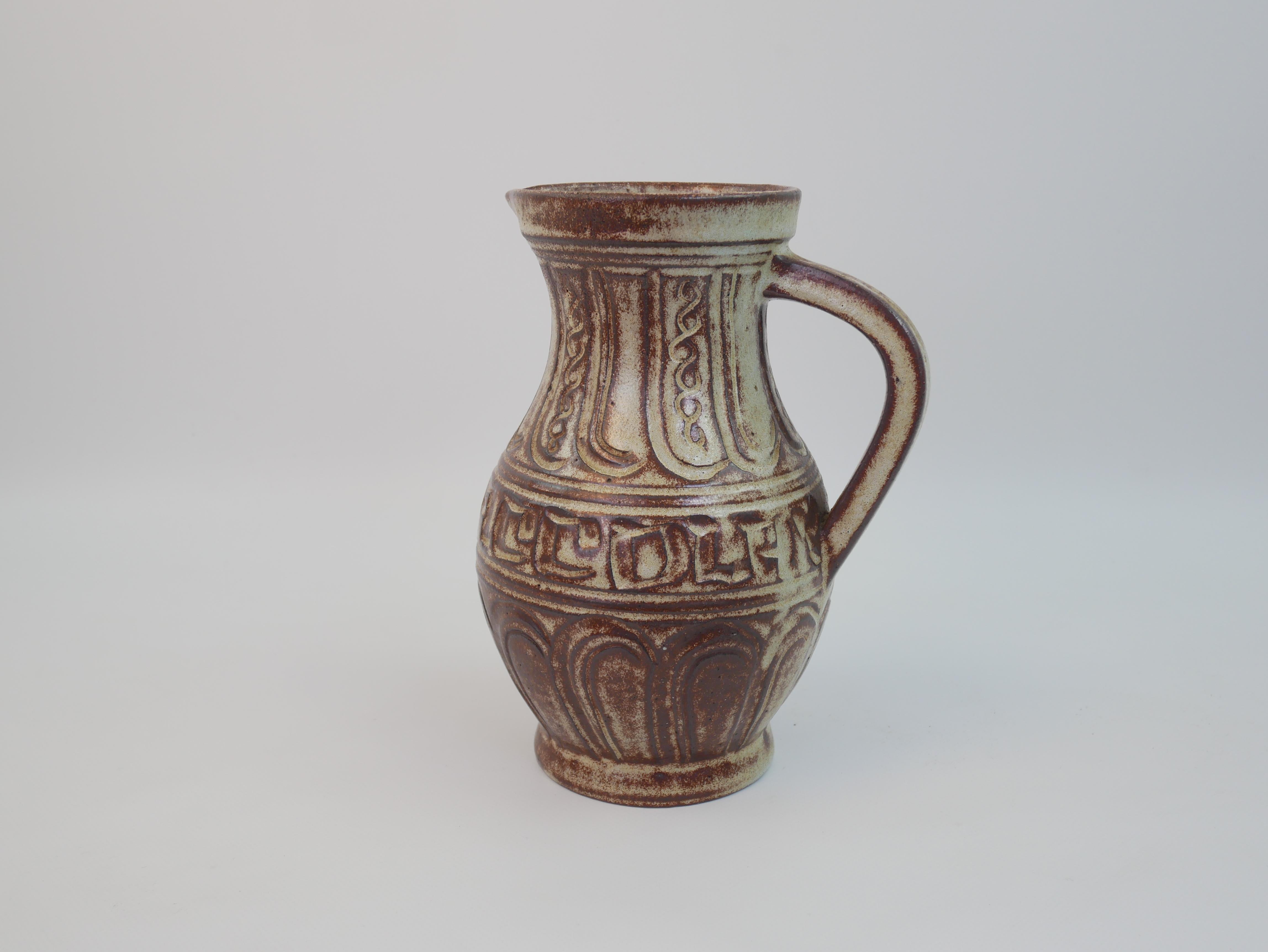 Jarra icónica de cerámica Accolay circa 1960 mediados del siglo XX en venta