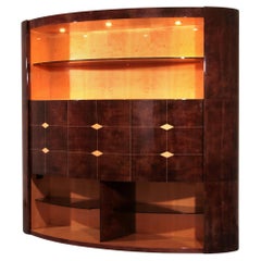 Meuble bar en peau de chèvre marron Iconique Aldo Tura avec ascenseur électrique et miroir à l'intérieur
