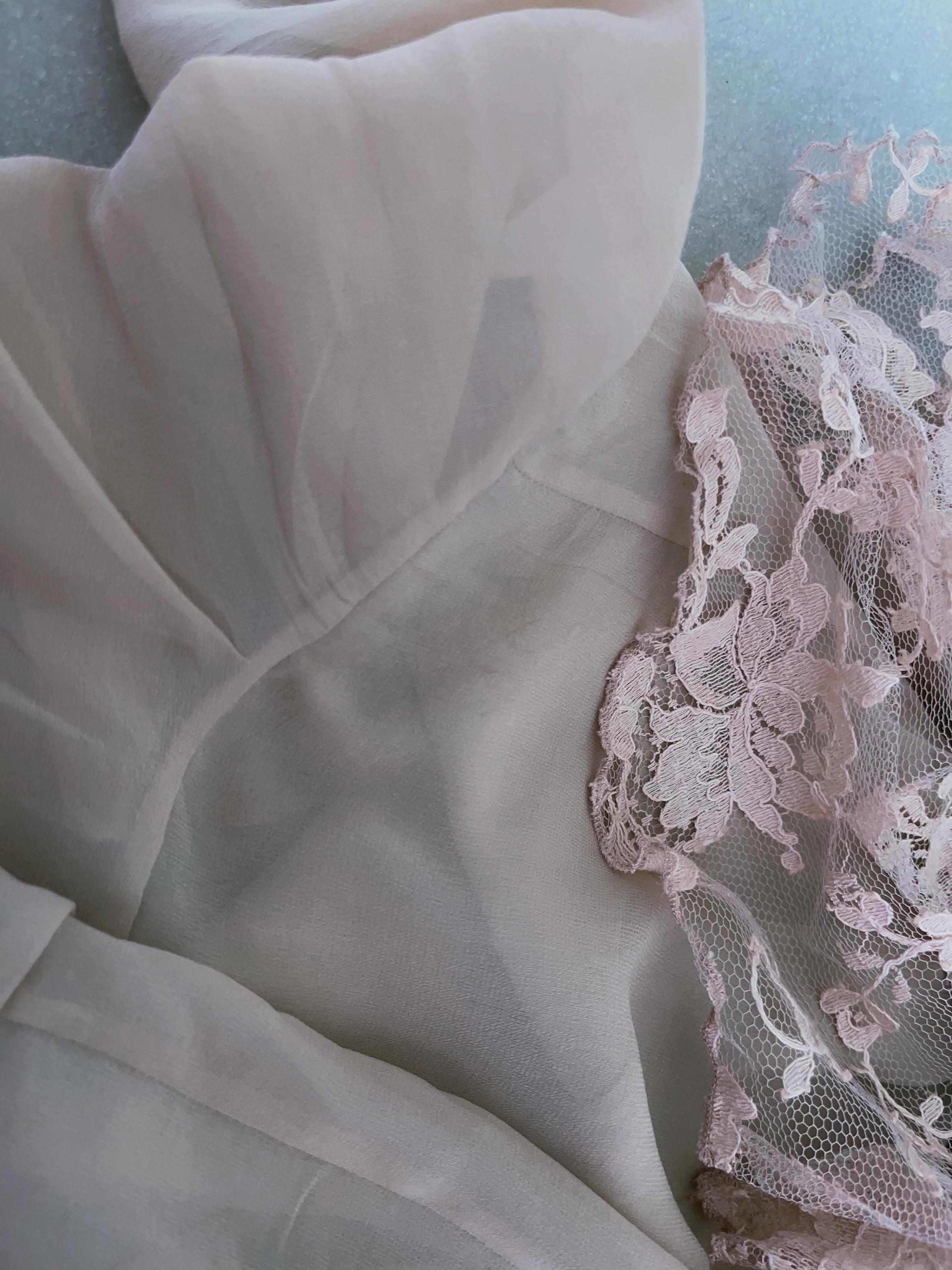 Alexander McQueen SS 2012 - Robe emblématique en dentelle de soie découpée au laser en vente 11