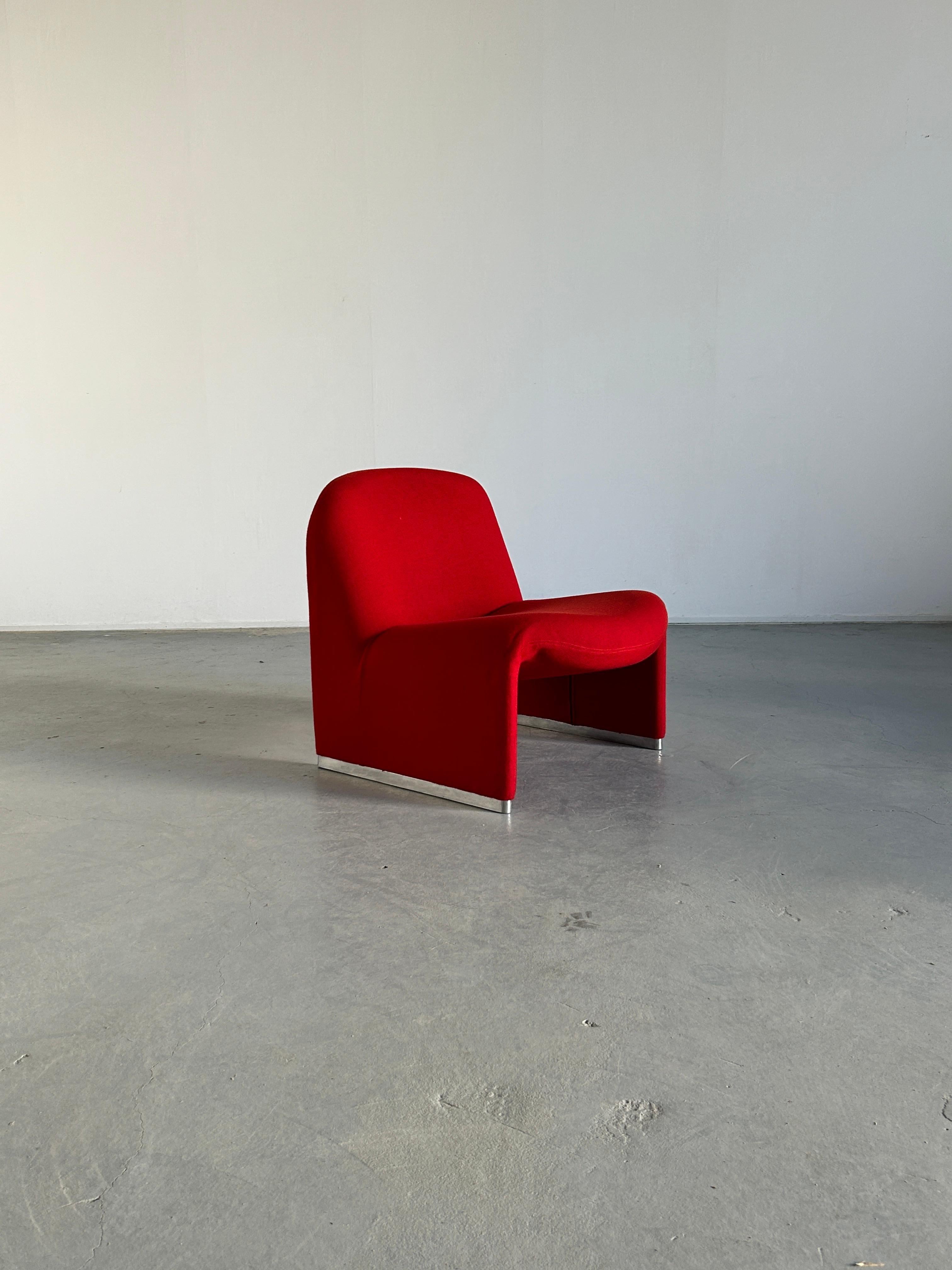 An original vintage iconic 'Alky' chair, designed by Giancarlo Piretti for Anonima Castelli. 
Produced in the early 1970s in Italy.

Iconic Italian design. 

Original vintage condition and original upholstery.
Very well preserved with smaller