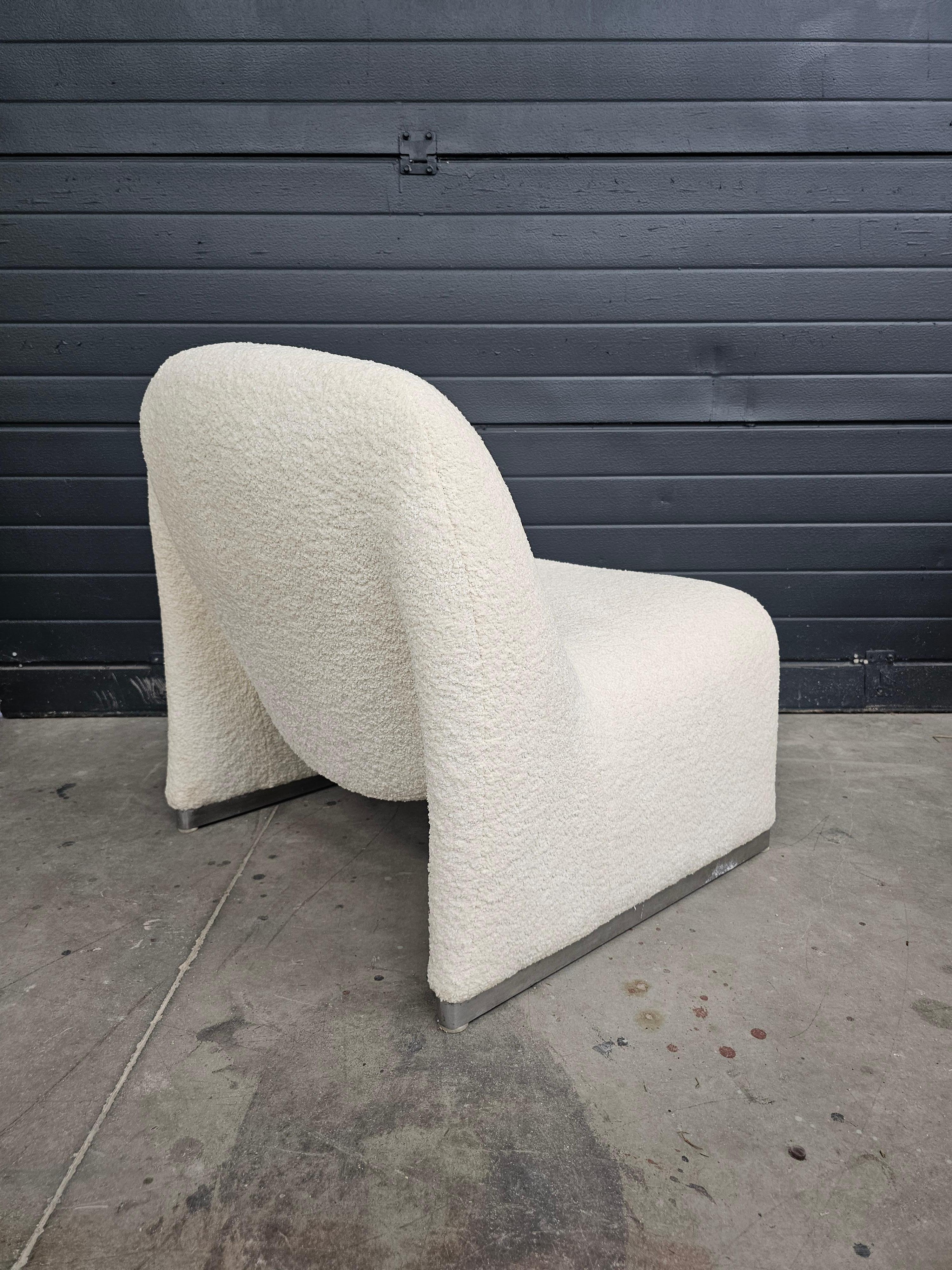 Italian Iconic Alky Chair by Giancarlo Piretti for Artifort done in off-white boucle For Sale