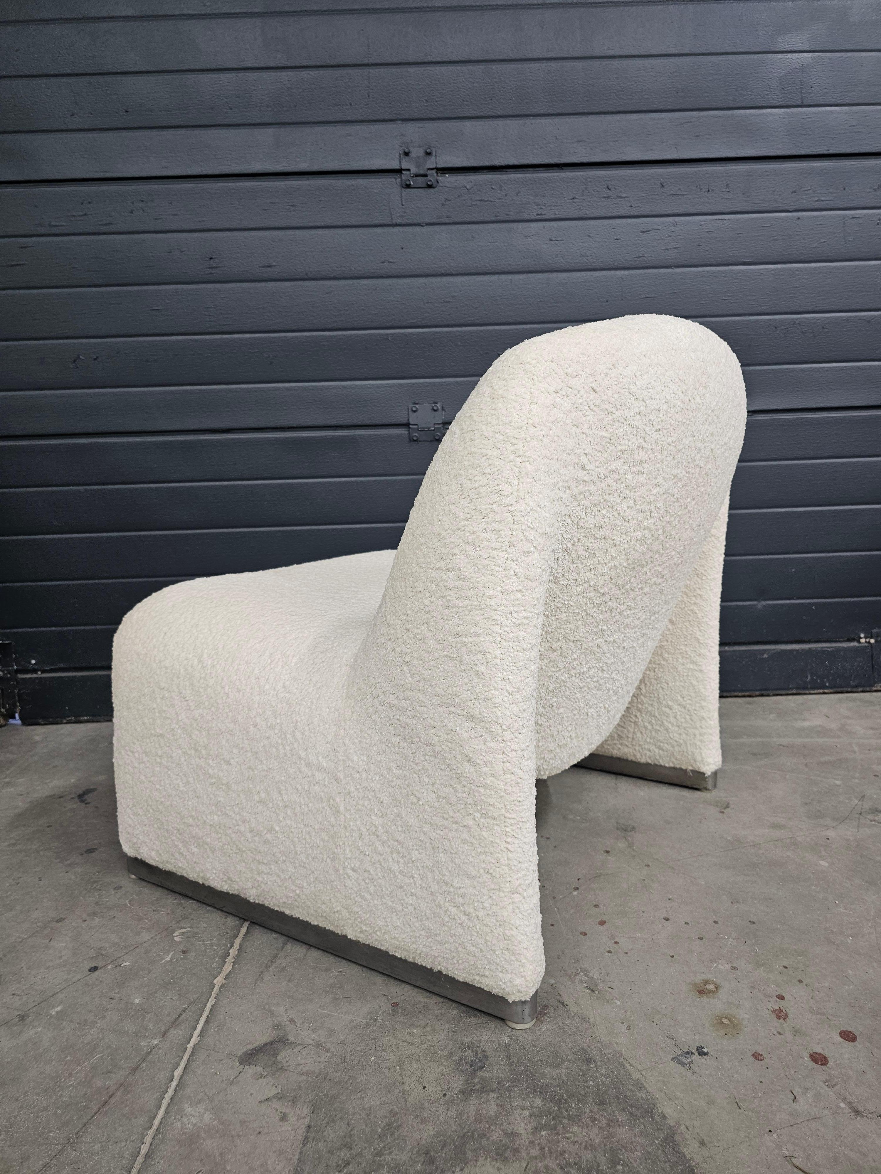 Mid-20th Century Iconic Alky Chair by Giancarlo Piretti for Artifort done in off-white boucle For Sale