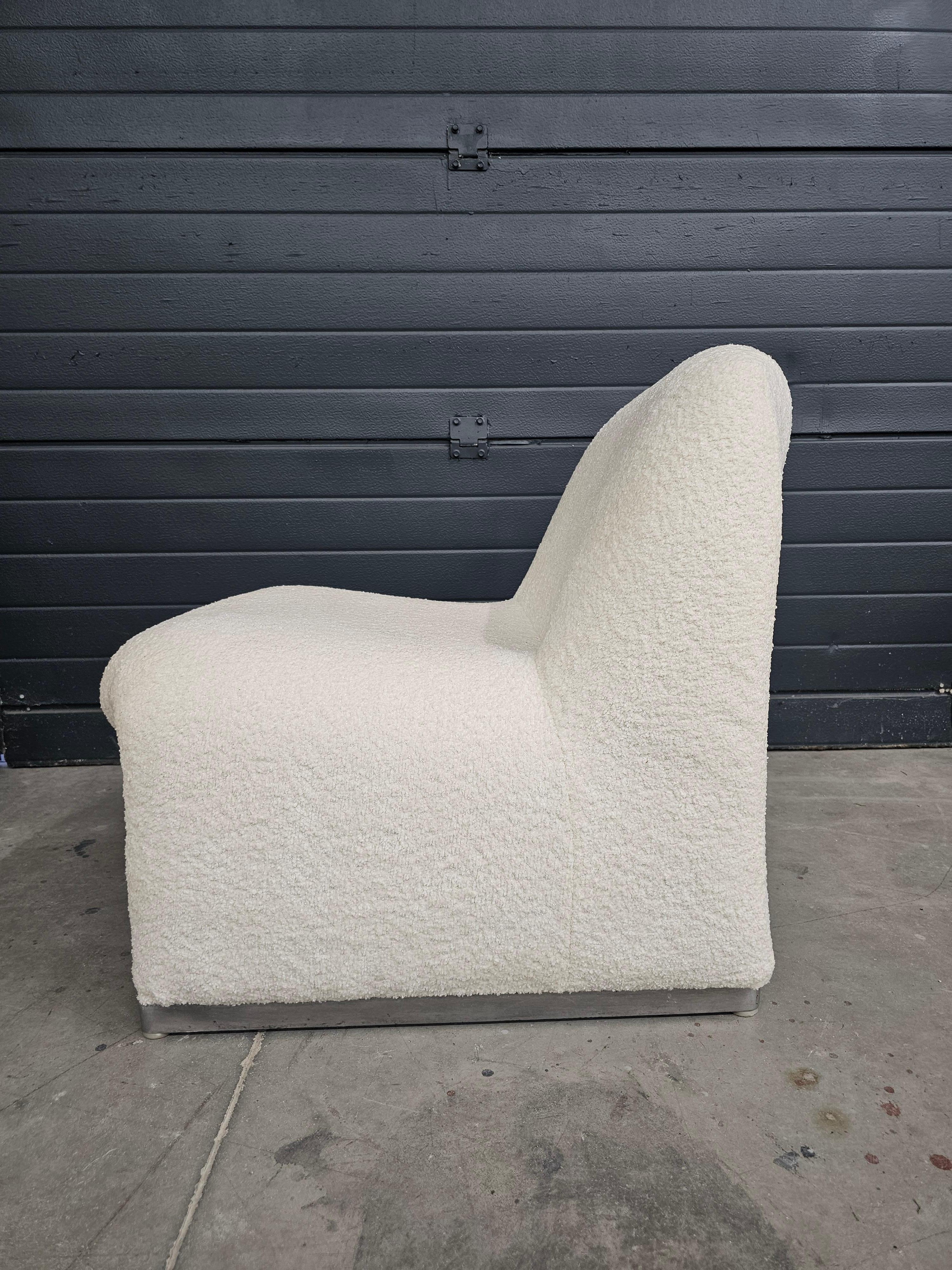 Steel Iconic Alky Chair by Giancarlo Piretti for Artifort done in off-white boucle For Sale