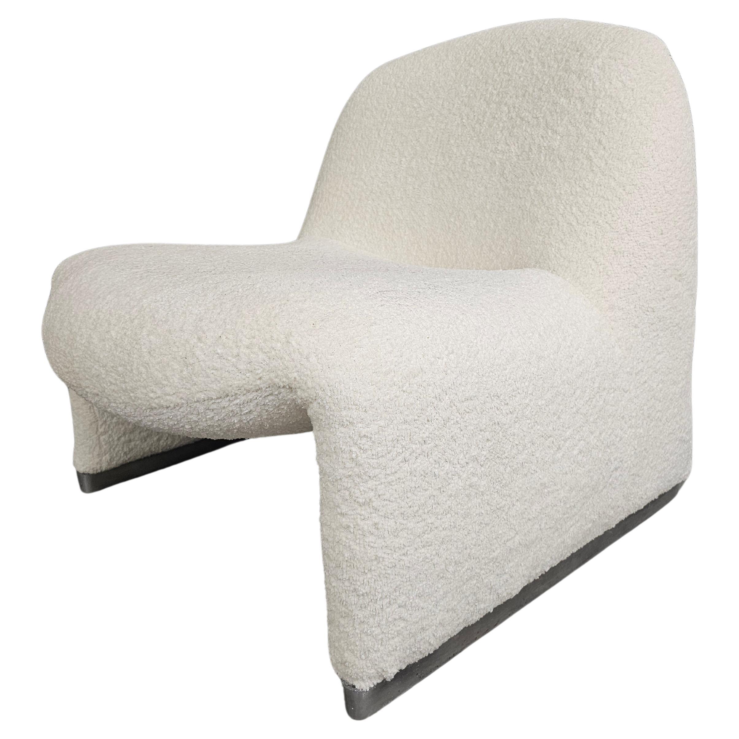 Iconic Alky Chair by Giancarlo Piretti for Artifort done in off-white boucle For Sale