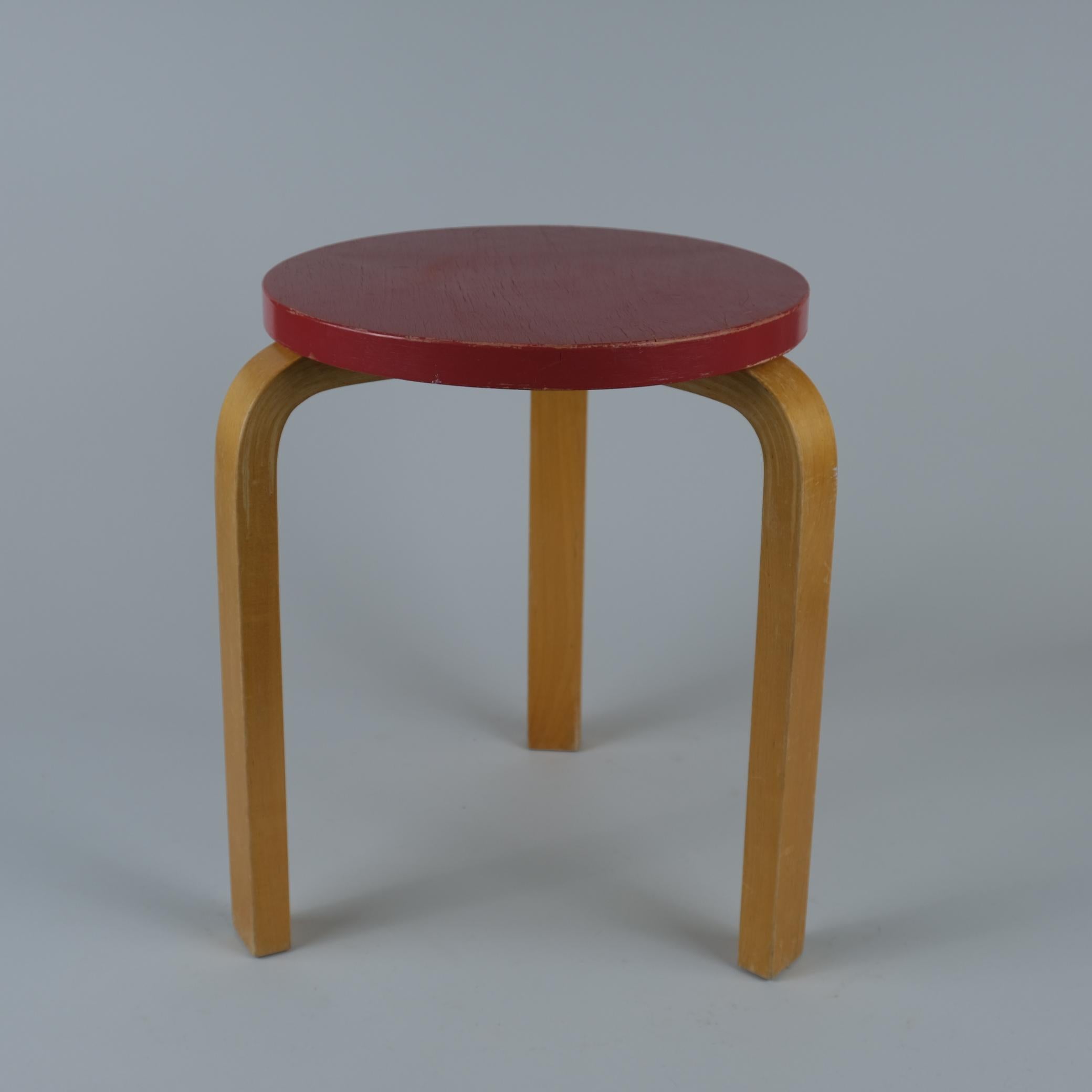 Scandinavian Modern Iconic Alvar Aalto 3-legged Stool Model 60, Birch & Red Paint, Artek 1940s For Sale