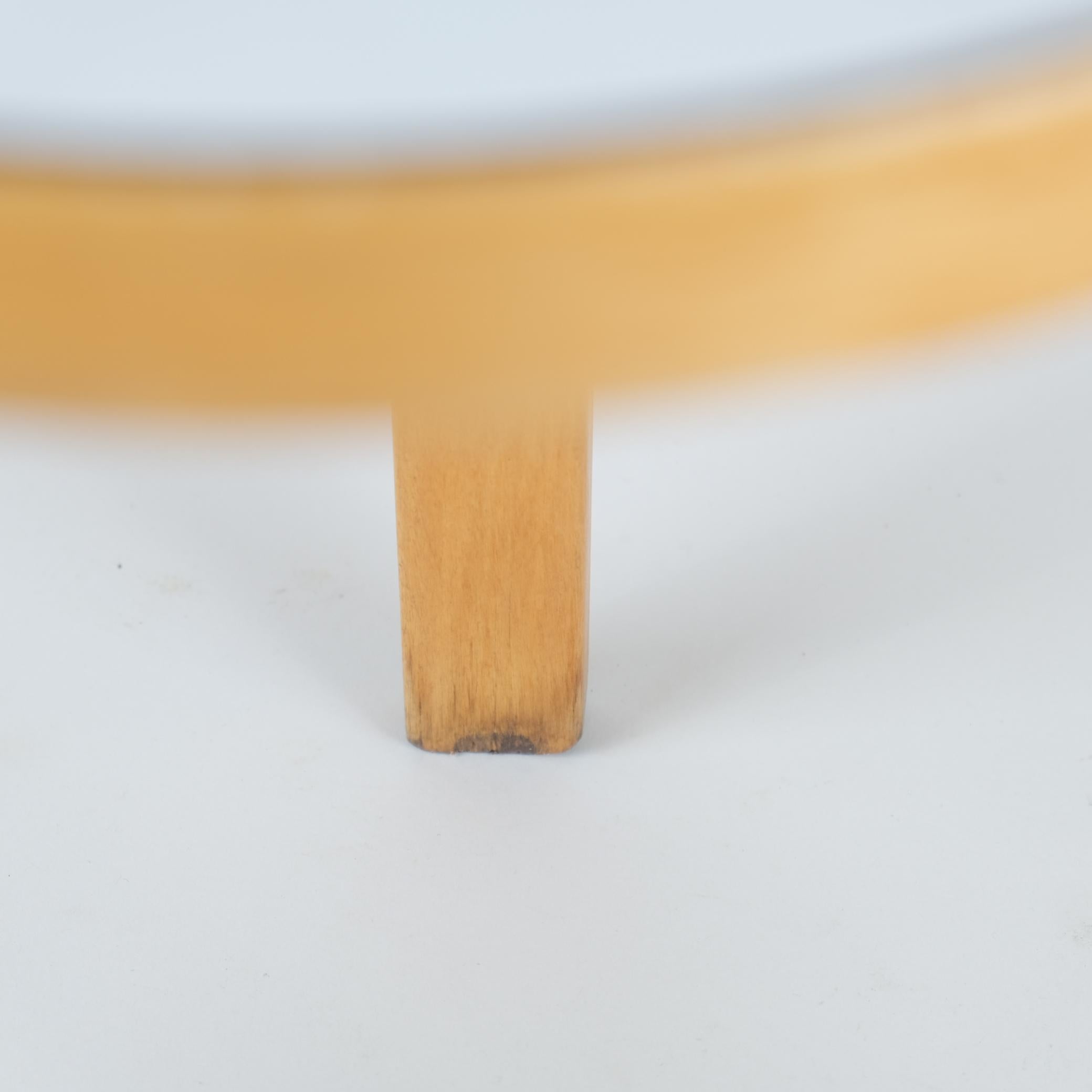 Ikonischer Alvar Aalto 3-beiniger Hocker Modell 60, Birke & Weiß Formica, Artek 1940er Jahre (Finnisch) im Angebot