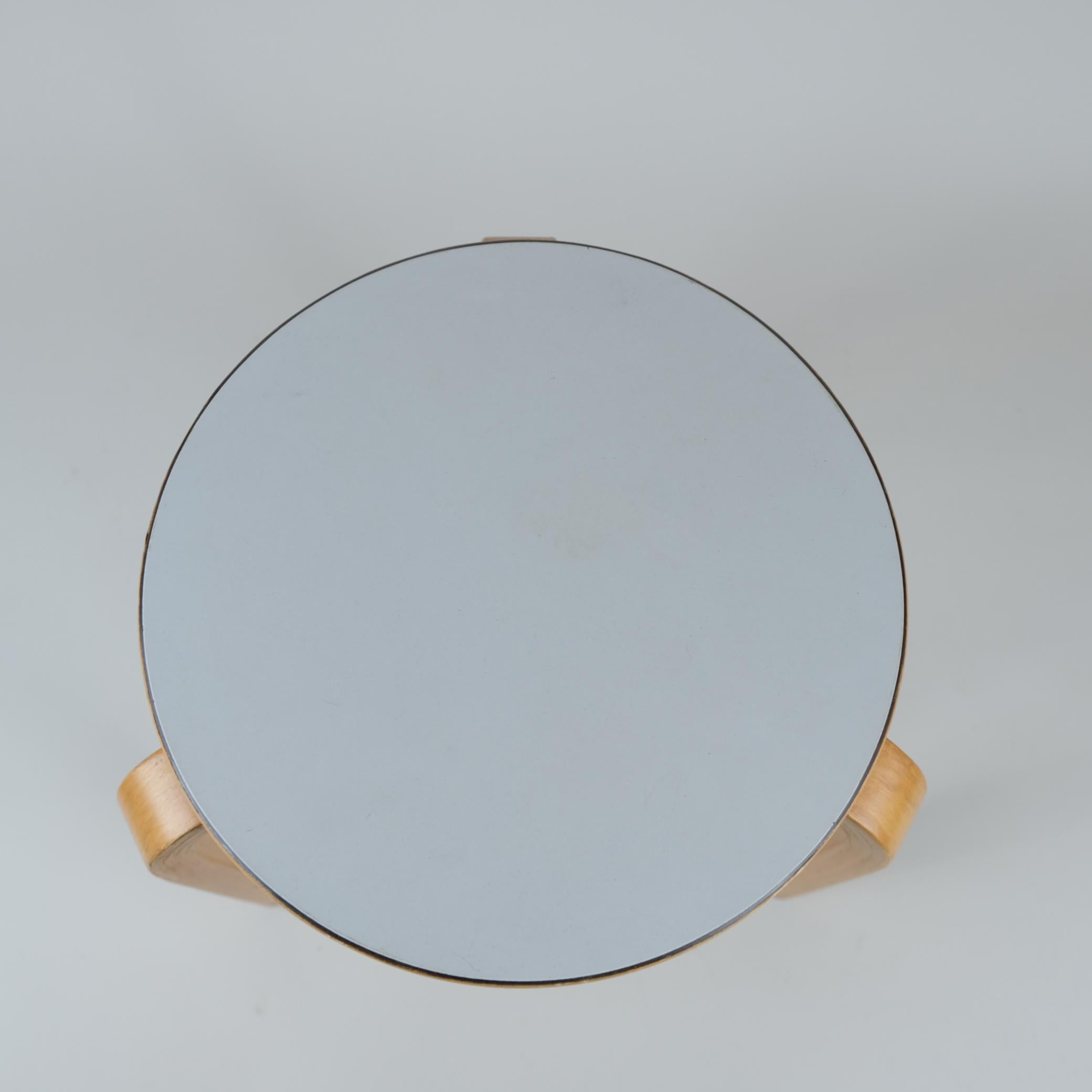 Ikonischer Alvar Aalto 3-beiniger Hocker Modell 60, Birke & Weiß Formica, Artek 1940er Jahre im Angebot 2