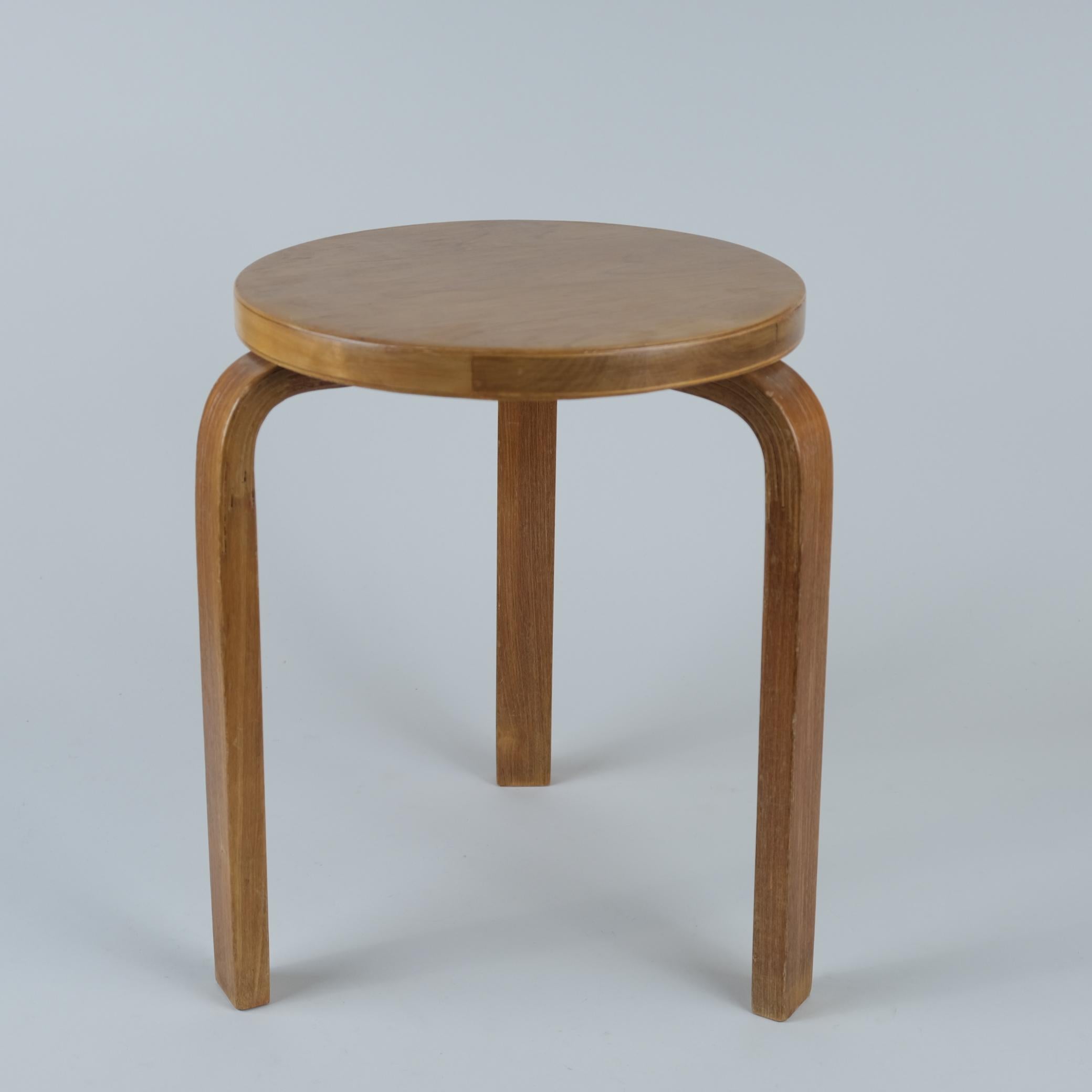 3 beiniger hocker