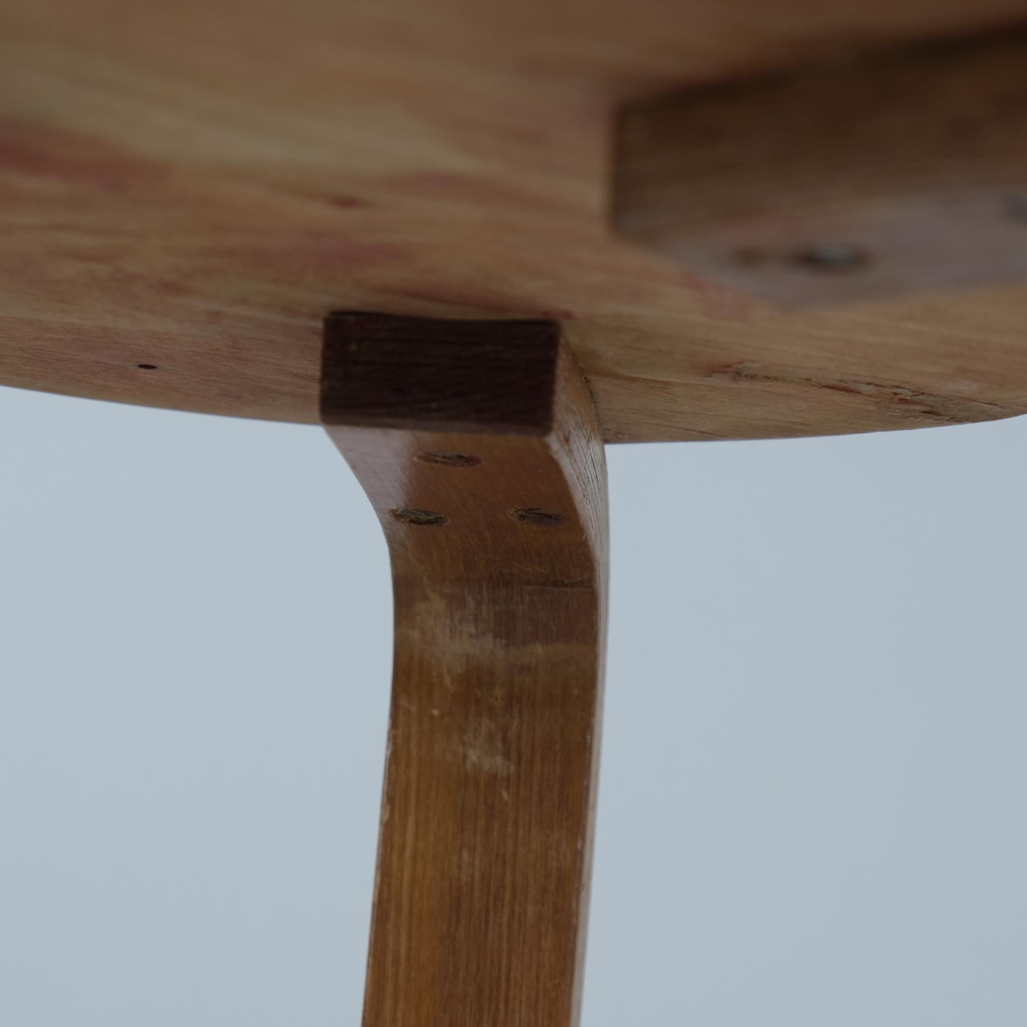 Ikonischer Alvar Aalto 3-beiniger Hocker Modell 60 aus Birke, Artek 1960er Jahre im Angebot 1