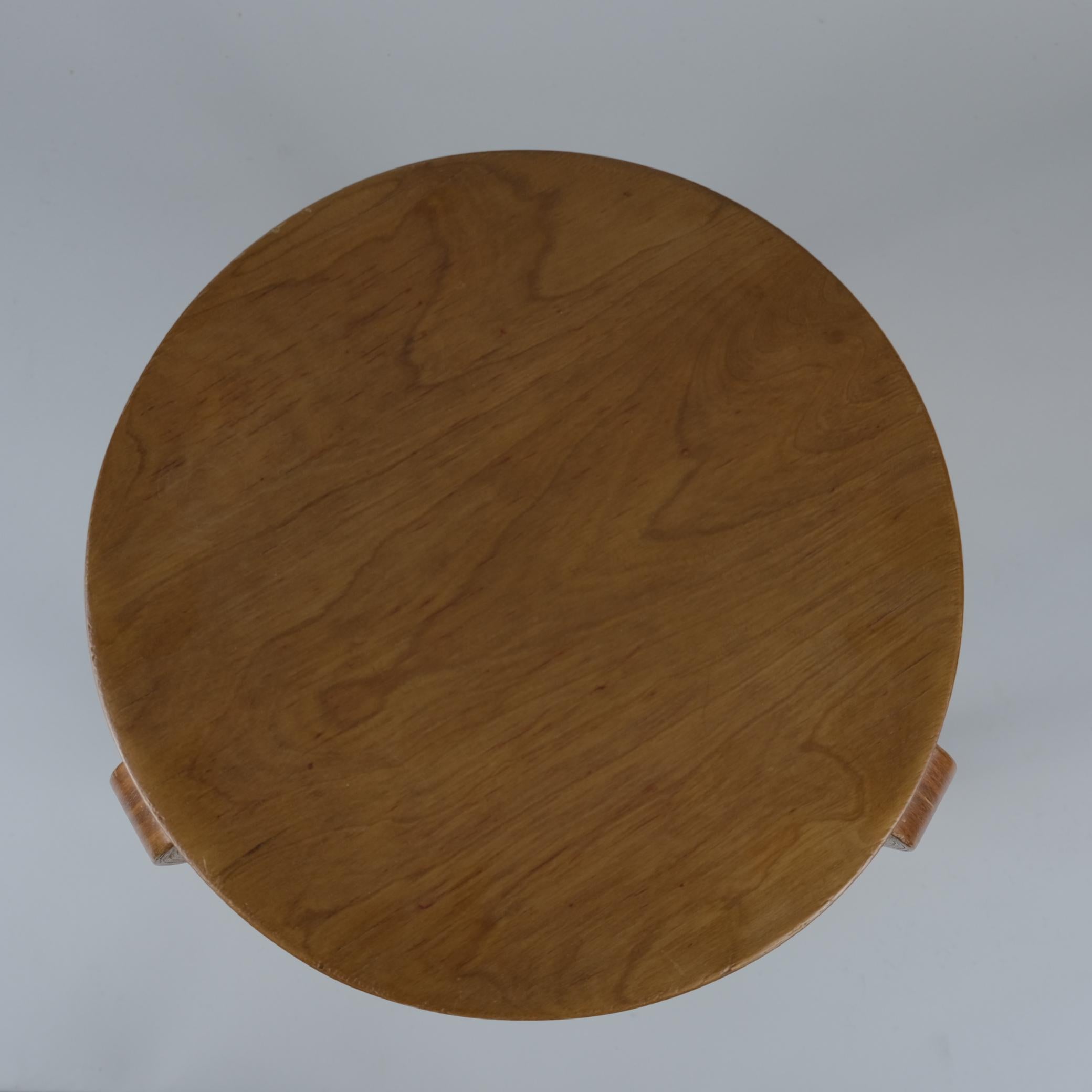 Ikonischer Alvar Aalto 3-beiniger Hocker Modell 60 aus Birke, Artek 1960er Jahre im Angebot 2