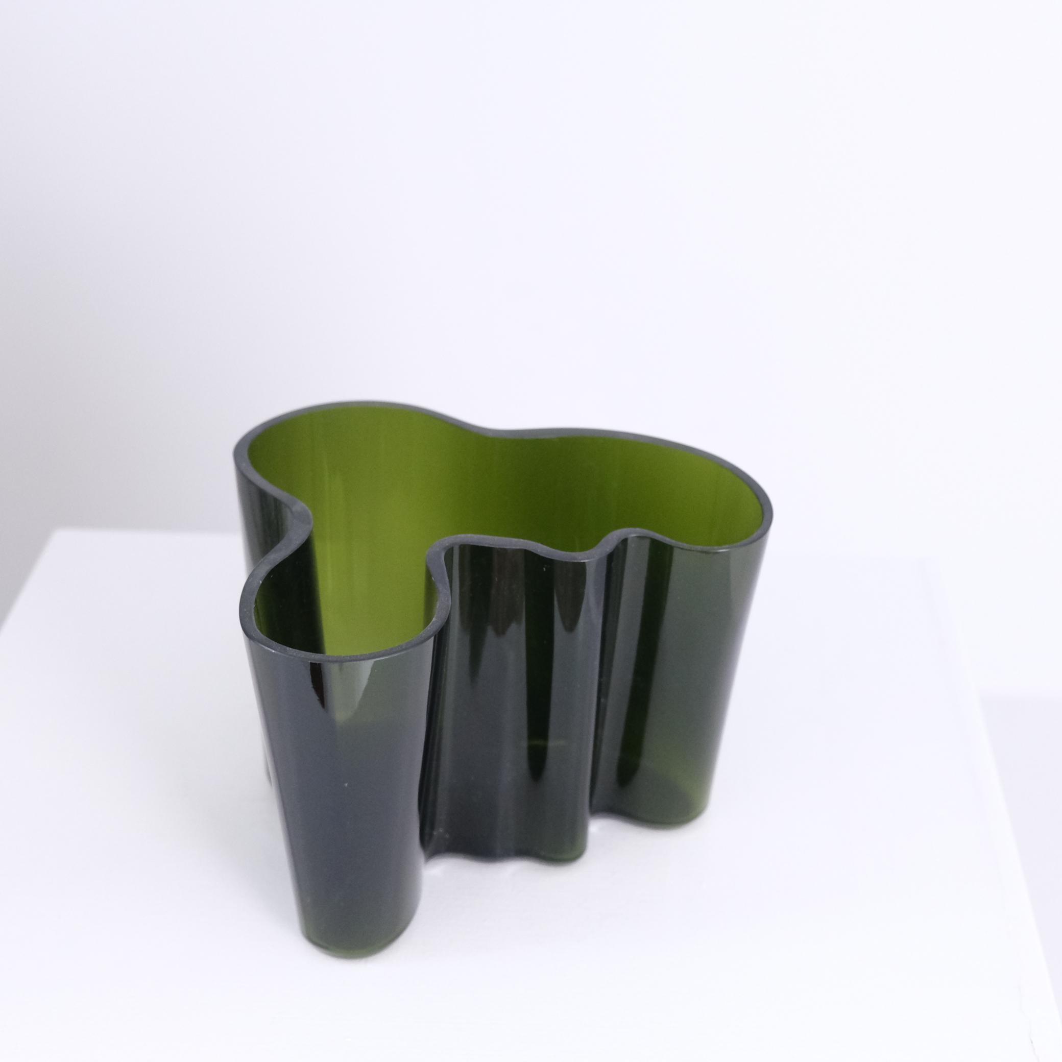 Scandinavian Modern Iconic Alvar Aalto Savoy Glass Vase Model. 3030, Deep Green, Iittala 1960s For Sale