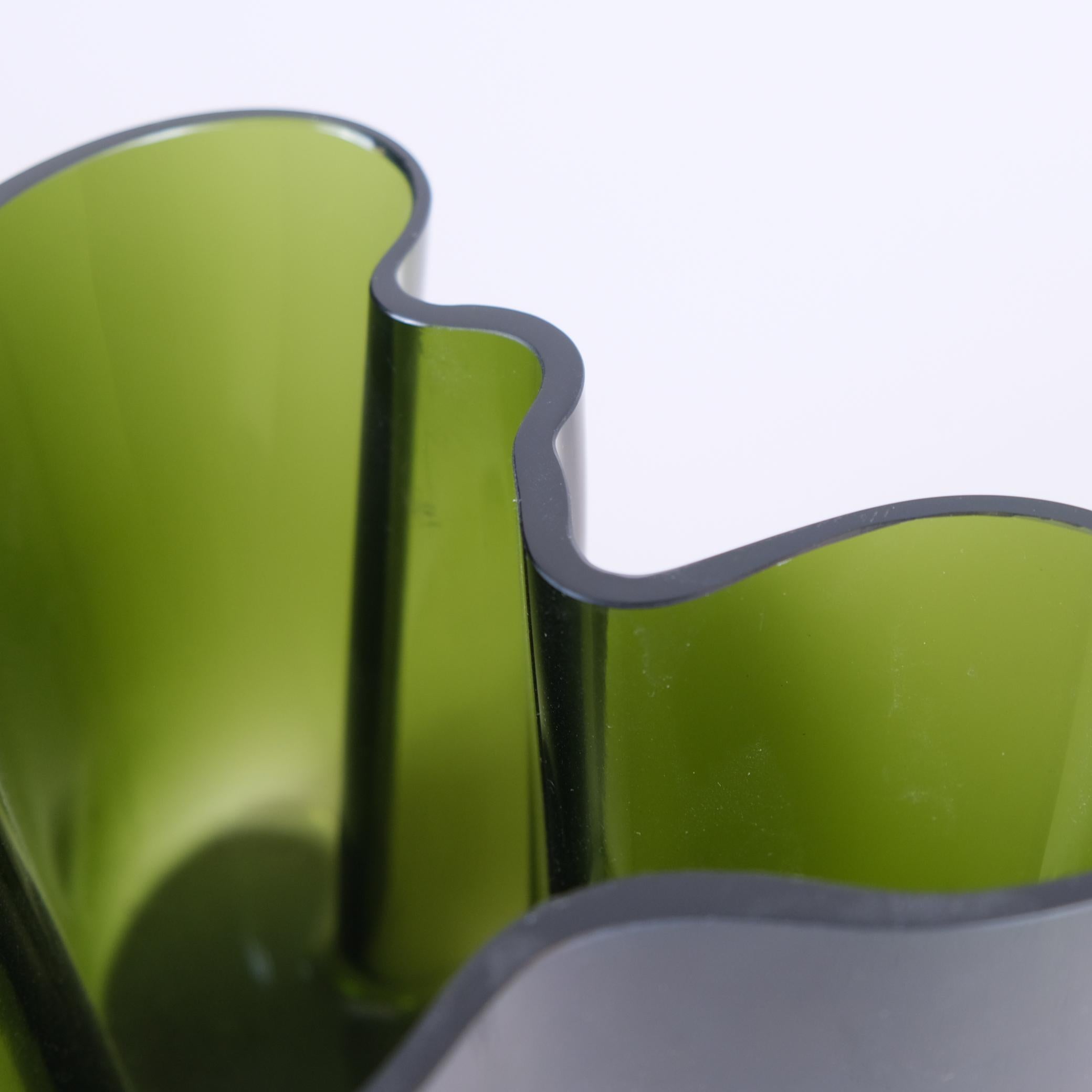 Vetro soffiato Iconico vaso in vetro Alvar Aalto+Aalto Modello. 3030, Greene & Greene, Iittala 1960 in vendita