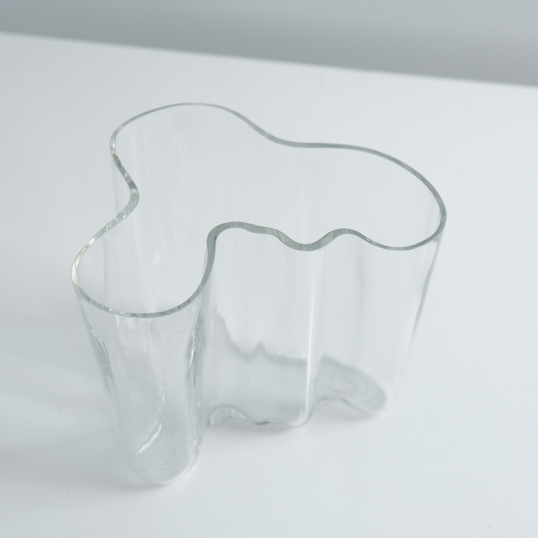 Vase Icone Alvar Aalto+Aalto Model. 3030 en verre clair, Iittala années 1960 Bon état - En vente à Helsinki, FI
