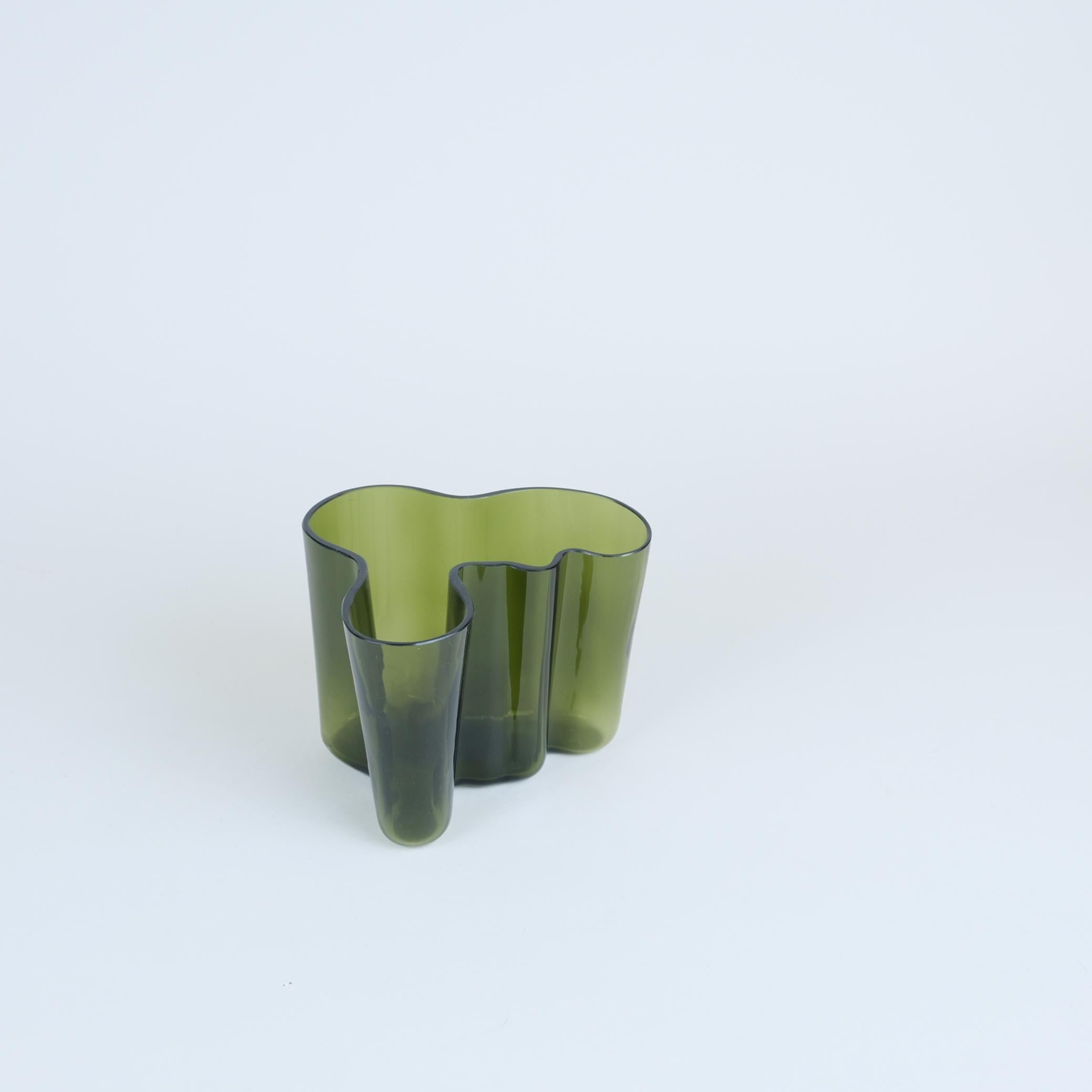 Scandinavo moderno L'iconico vaso Alvar Aalto Savoy Model. 3030 in Greene & Greene, Iittala 1950 in vendita