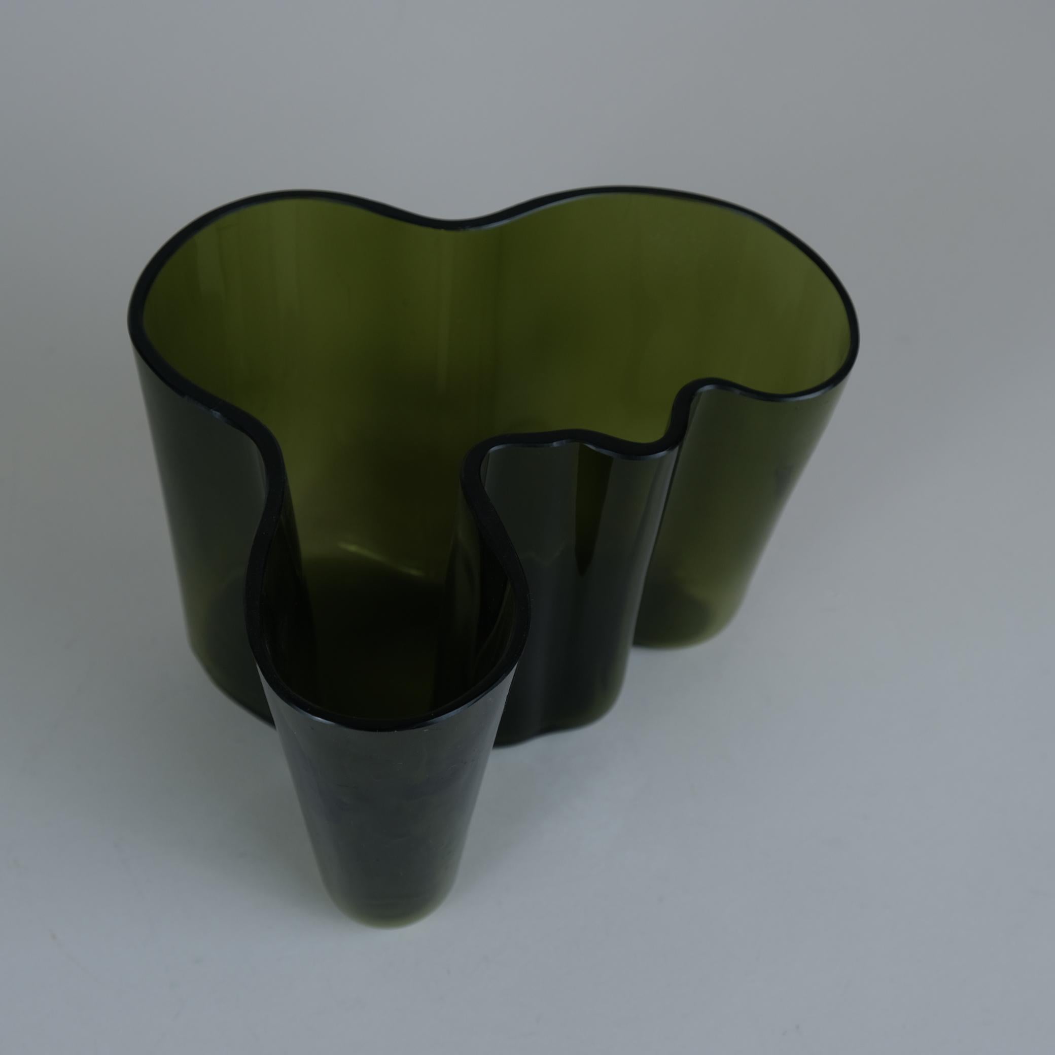 Finlandese L'iconico vaso Alvar Aalto Savoy Model. 3030 in Greene & Greene, Iittala 1950 in vendita