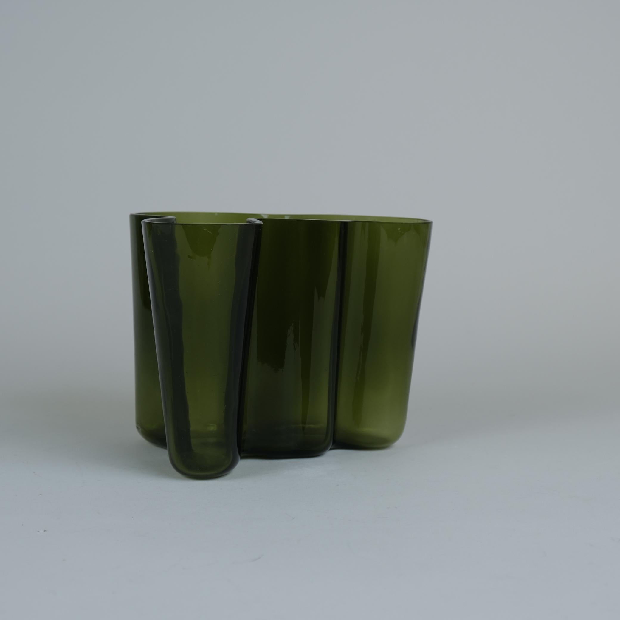 L'iconico vaso Alvar Aalto Savoy Model. 3030 in Greene & Greene, Iittala 1950 In condizioni buone in vendita a Helsinki, FI