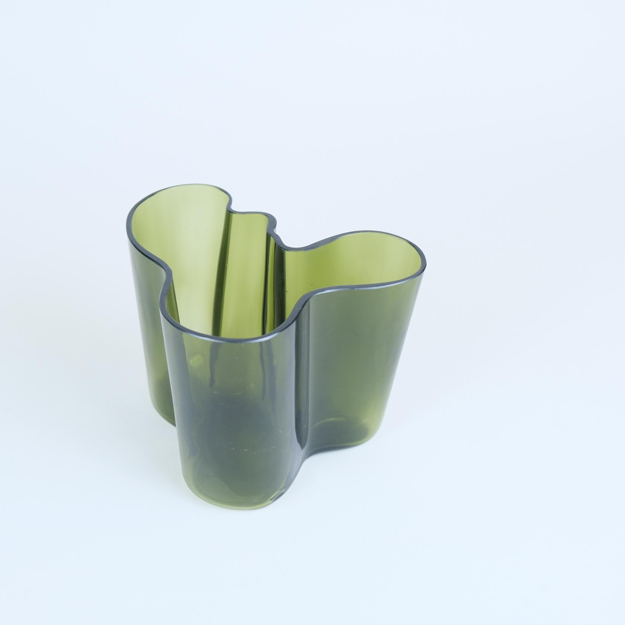 Metà XX secolo L'iconico vaso Alvar Aalto Savoy Model. 3030 in Greene & Greene, Iittala 1950 in vendita