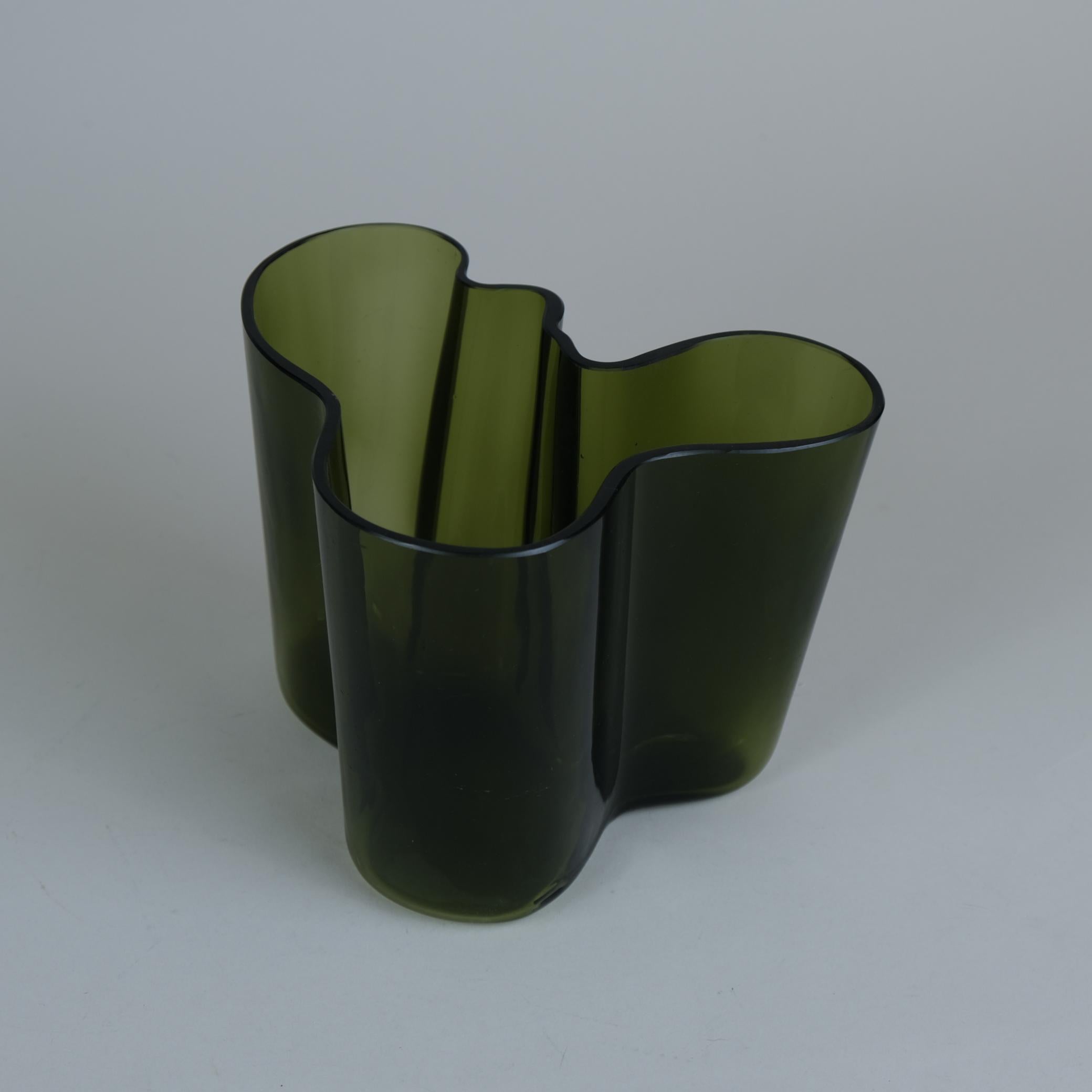 Vetro soffiato L'iconico vaso Alvar Aalto Savoy Model. 3030 in Greene & Greene, Iittala 1950 in vendita