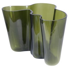 Vase iconique Alvar Aalto+Aalto Savoy Model. 3030 en vert profond, Iittala années 1950