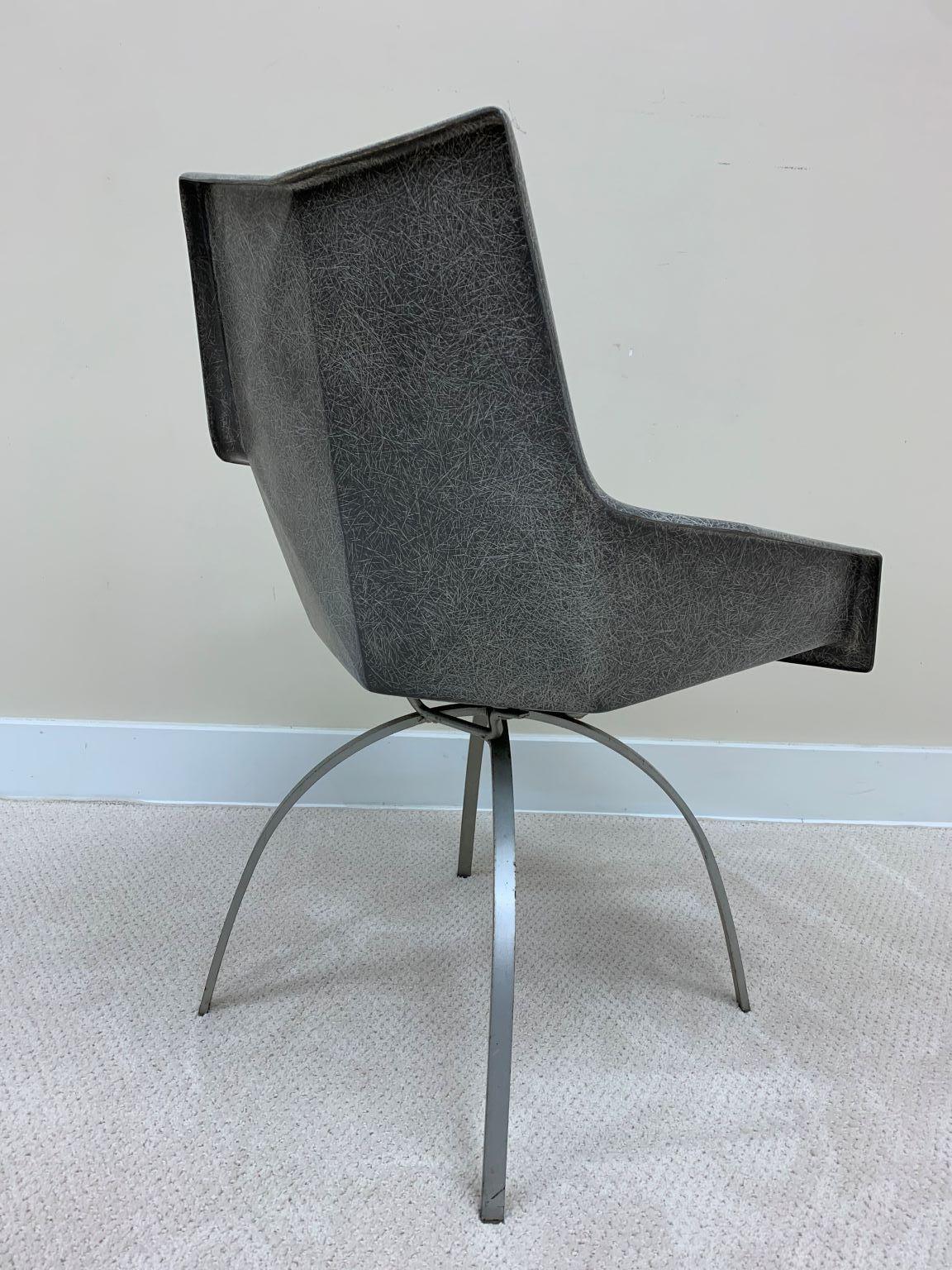 Iconic and Rare Origami Fiberglass Chair with Spider Leg Base by Paul McCobb 3