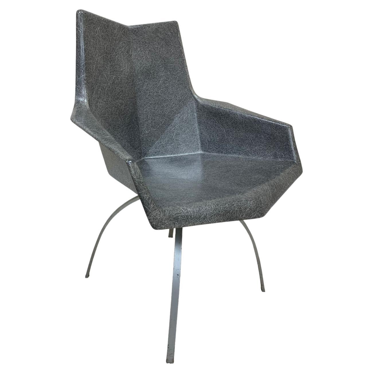 Rarely seen and spectacular example of a 1960’s Vintage Paul McCobb fiberglass arm chair with spider base. Made by the St. John Seating Company New York NY. Fiberglass is excellent condition and the base has minimal original paint loss. Dimension