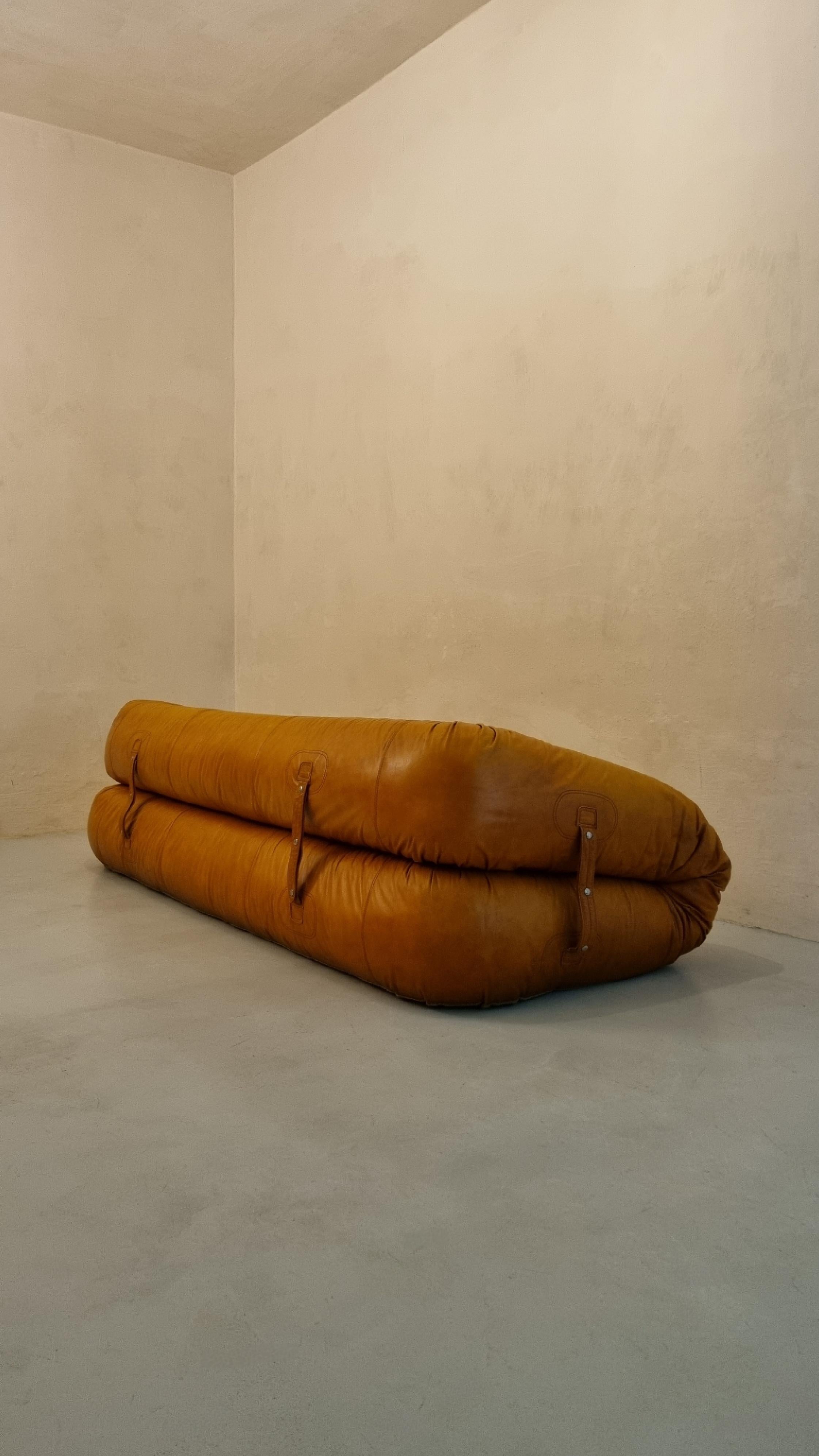 Mid-Century Modern Iconic Anfibio sofa by Alessandro Becchi for Giovannetti 1970 For Sale