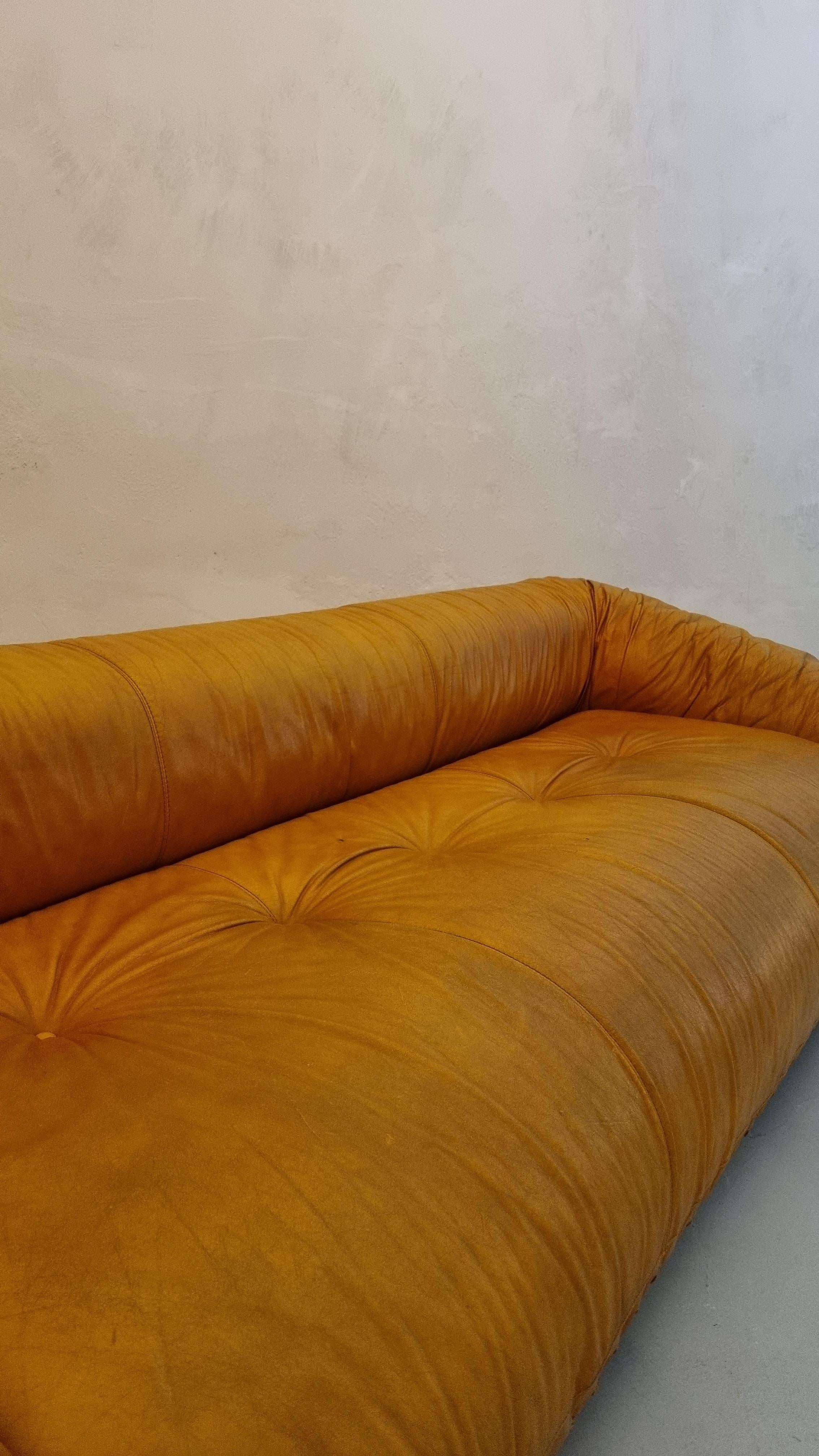 Iconic Anfibio sofa by Alessandro Becchi for Giovannetti 1970 In Good Condition For Sale In Arezzo, Italy