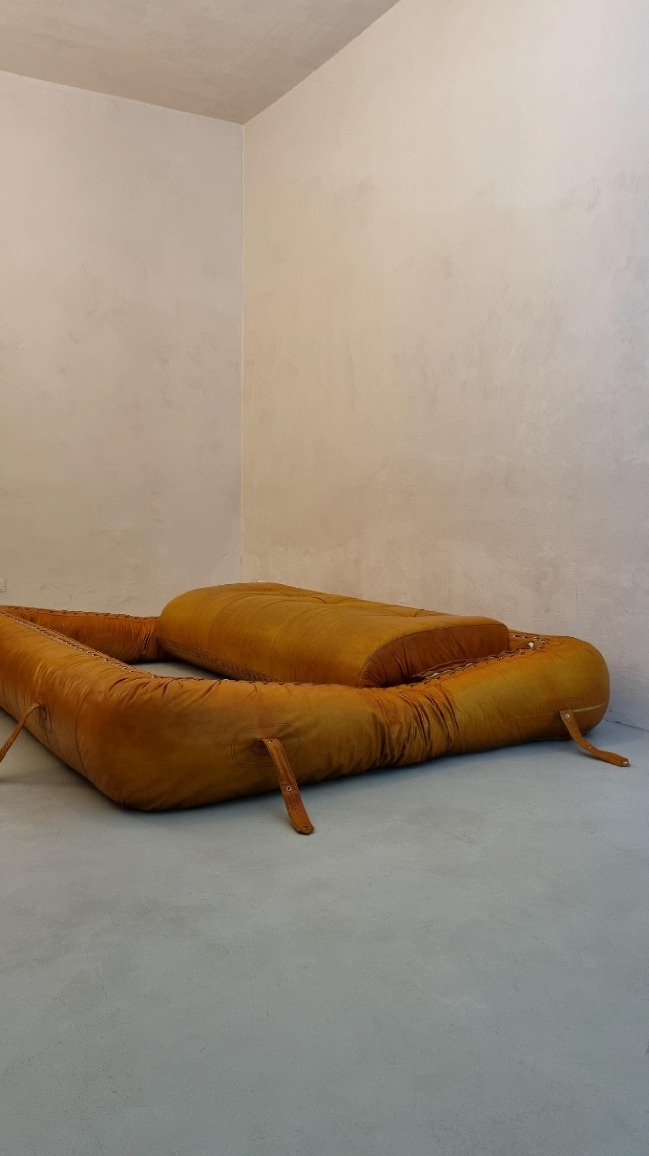 Late 20th Century Iconic Anfibio sofa by Alessandro Becchi for Giovannetti 1970 For Sale