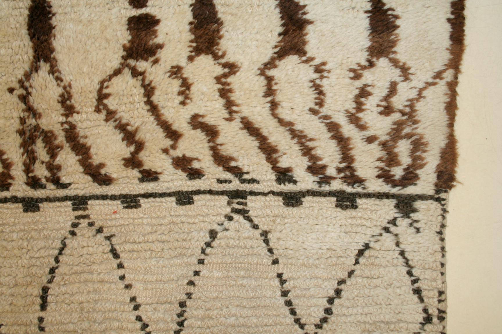 20th Century Iconic Antique Ivory Beni Ouarain Moroccan Berber Rug For Sale