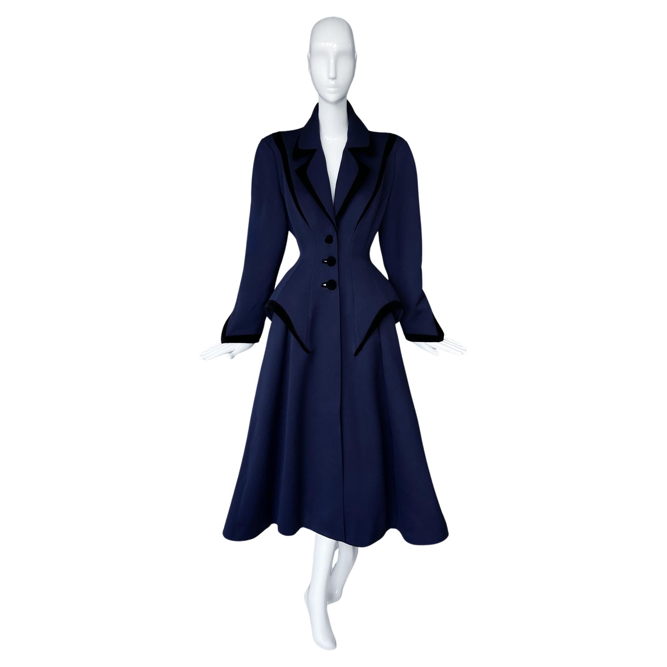 Icone d
archives Thierry Mugler FW 1995 Manteau sculptural Sirenes