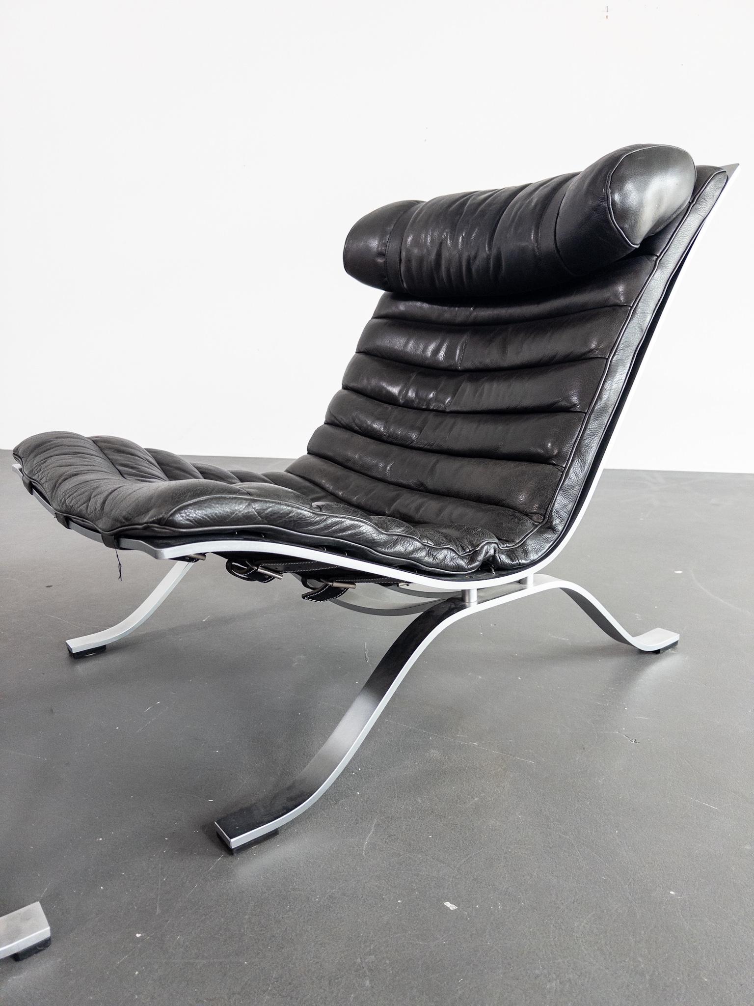 Iconic “Ari” Lounge Chair with Ottoman by Arne Norell In Excellent Condition For Sale In Staffanstorp, SE