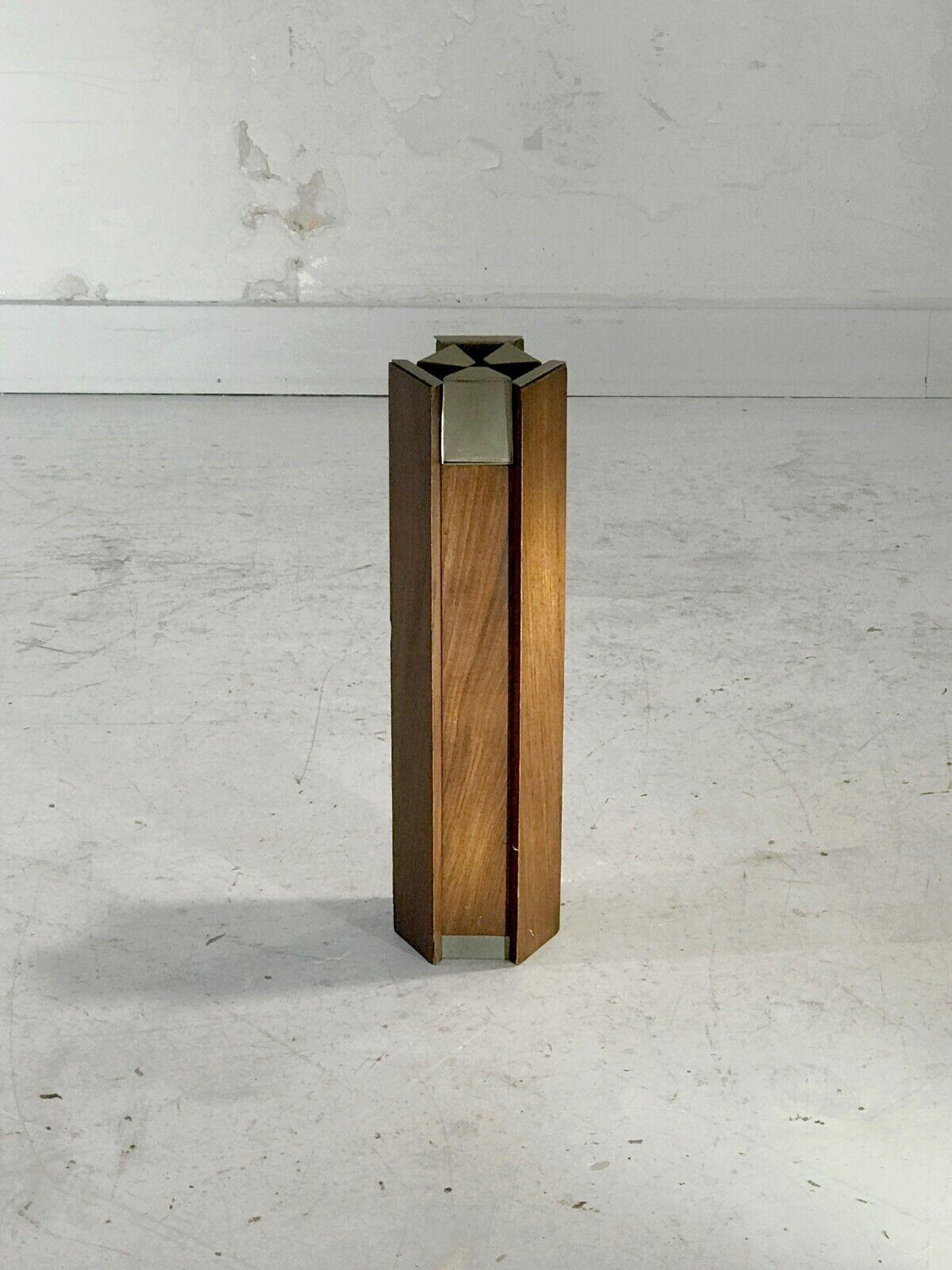 Ein sechseckiger Bodenaschenbecher, modernistisch, Space-Age, aus Holzleisten und Metall, das ikonische Modell 