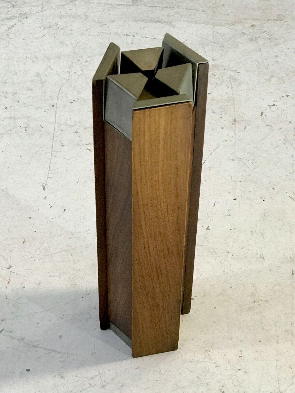 Un iconico ASHTRAY MODERNISTA 