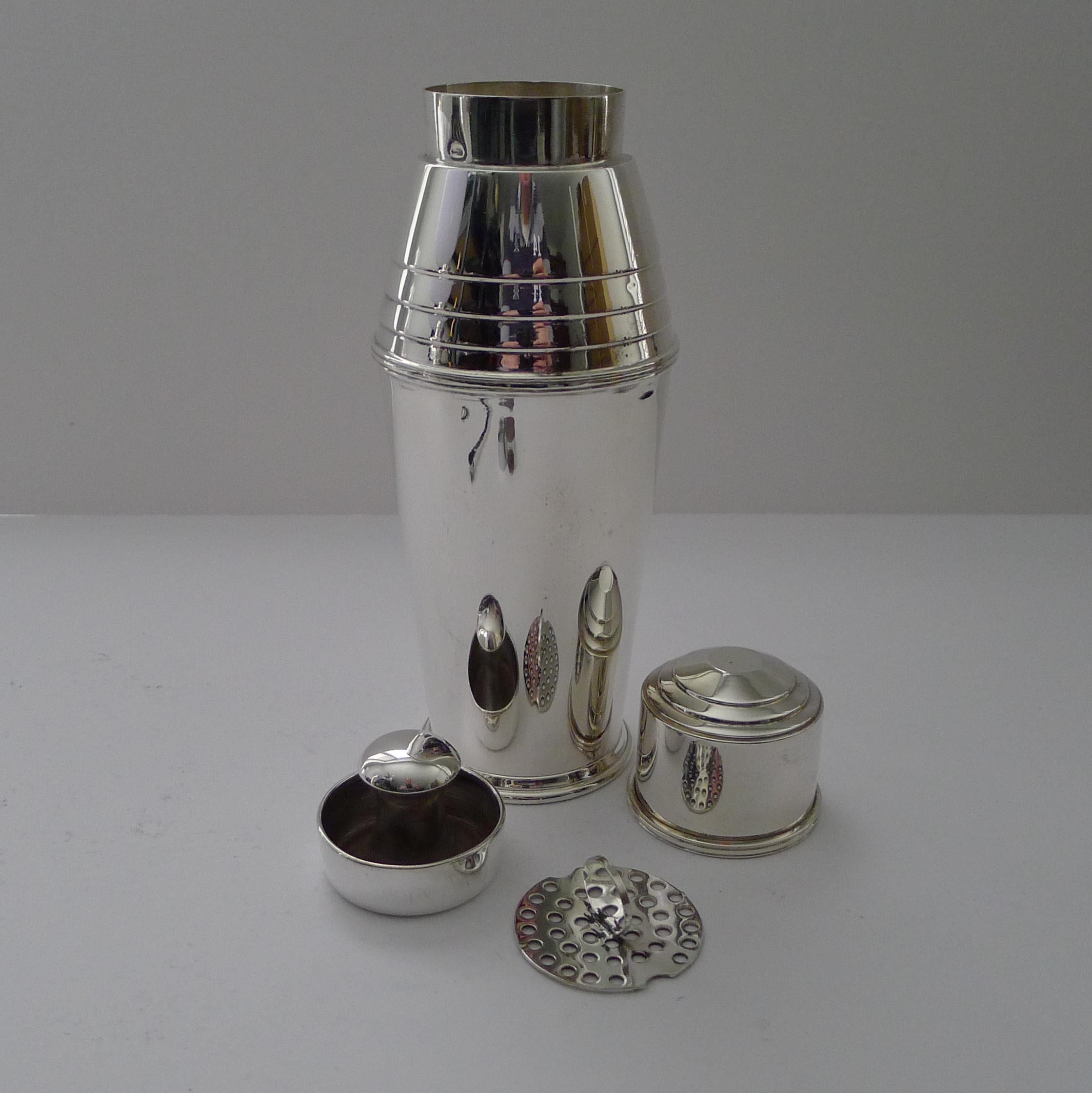 Iconic Art Deco Cocktail Shaker by Adie Brothers, circa 1930s For Sale 4