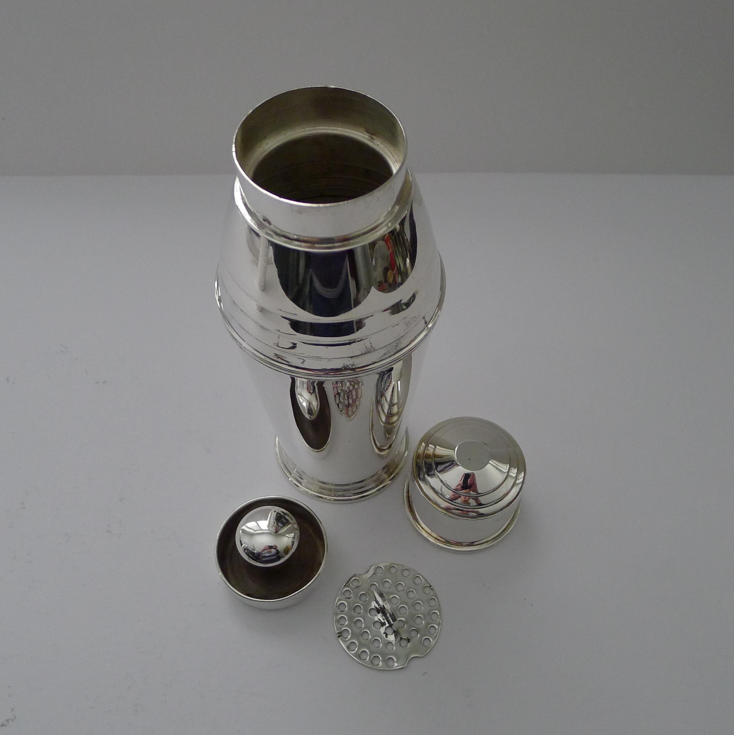 Iconic Art Deco Cocktail Shaker by Adie Brothers, circa 1930s For Sale 5